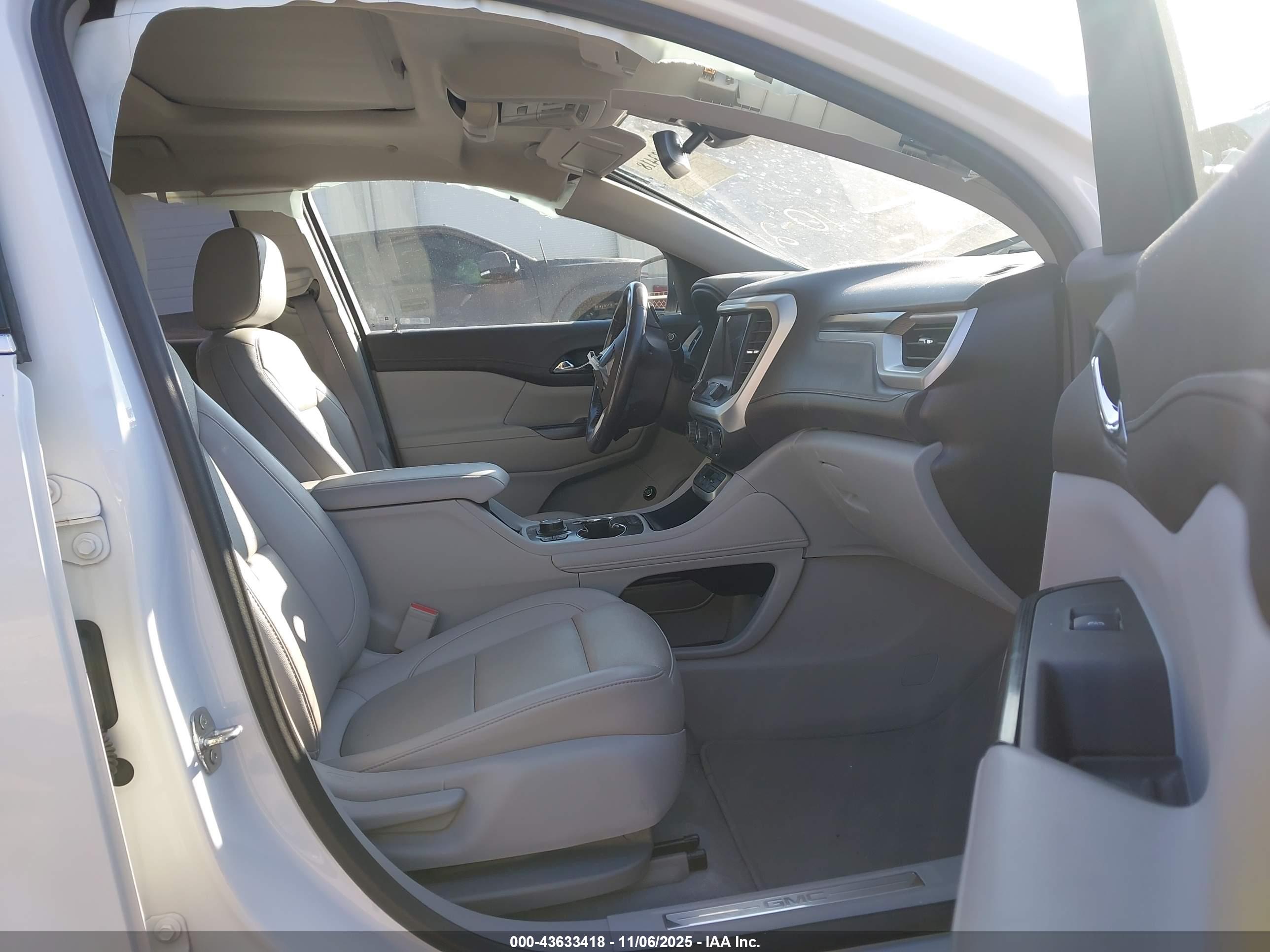 GMC ACADIA image 5