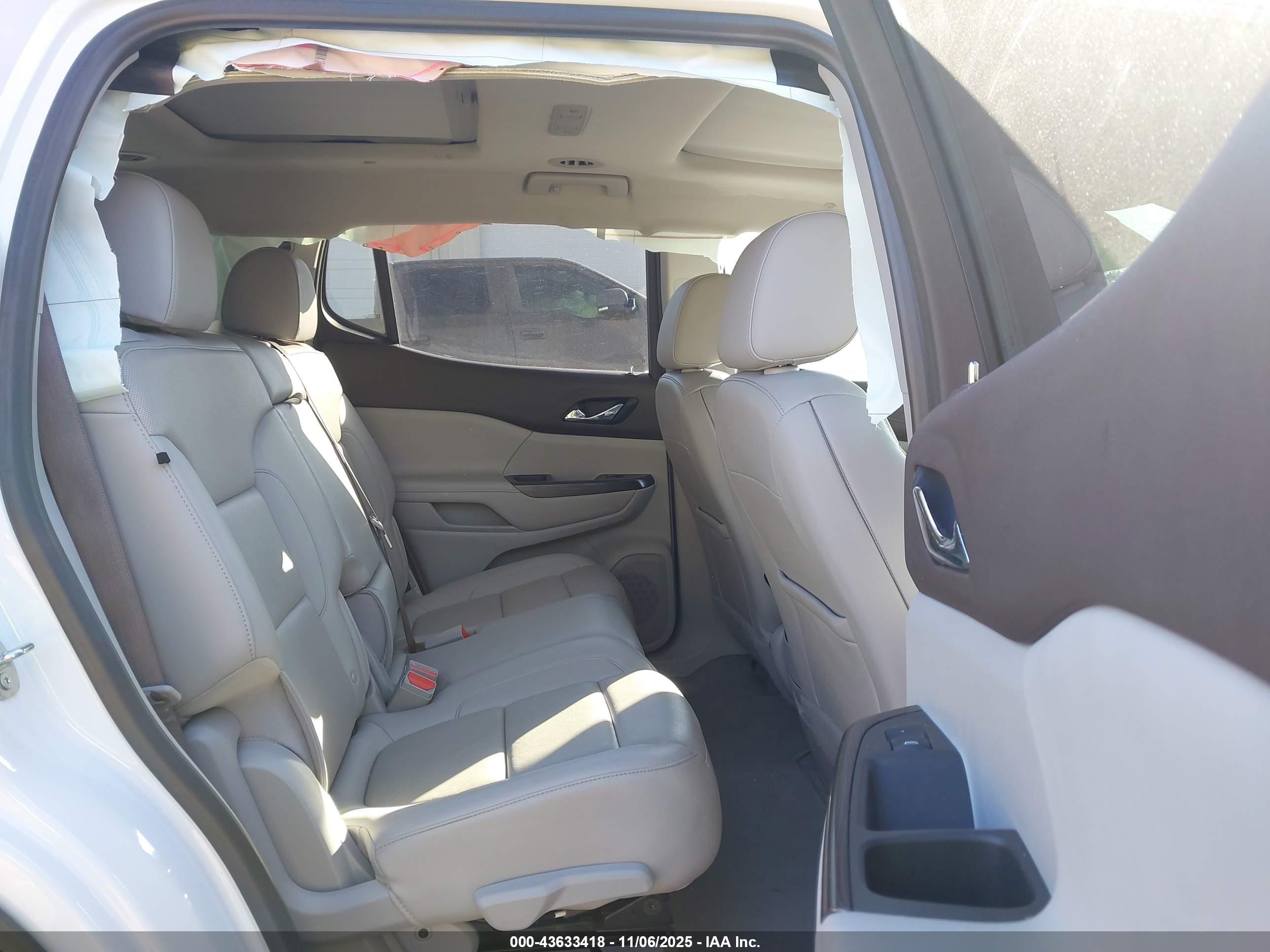 GMC ACADIA image 8