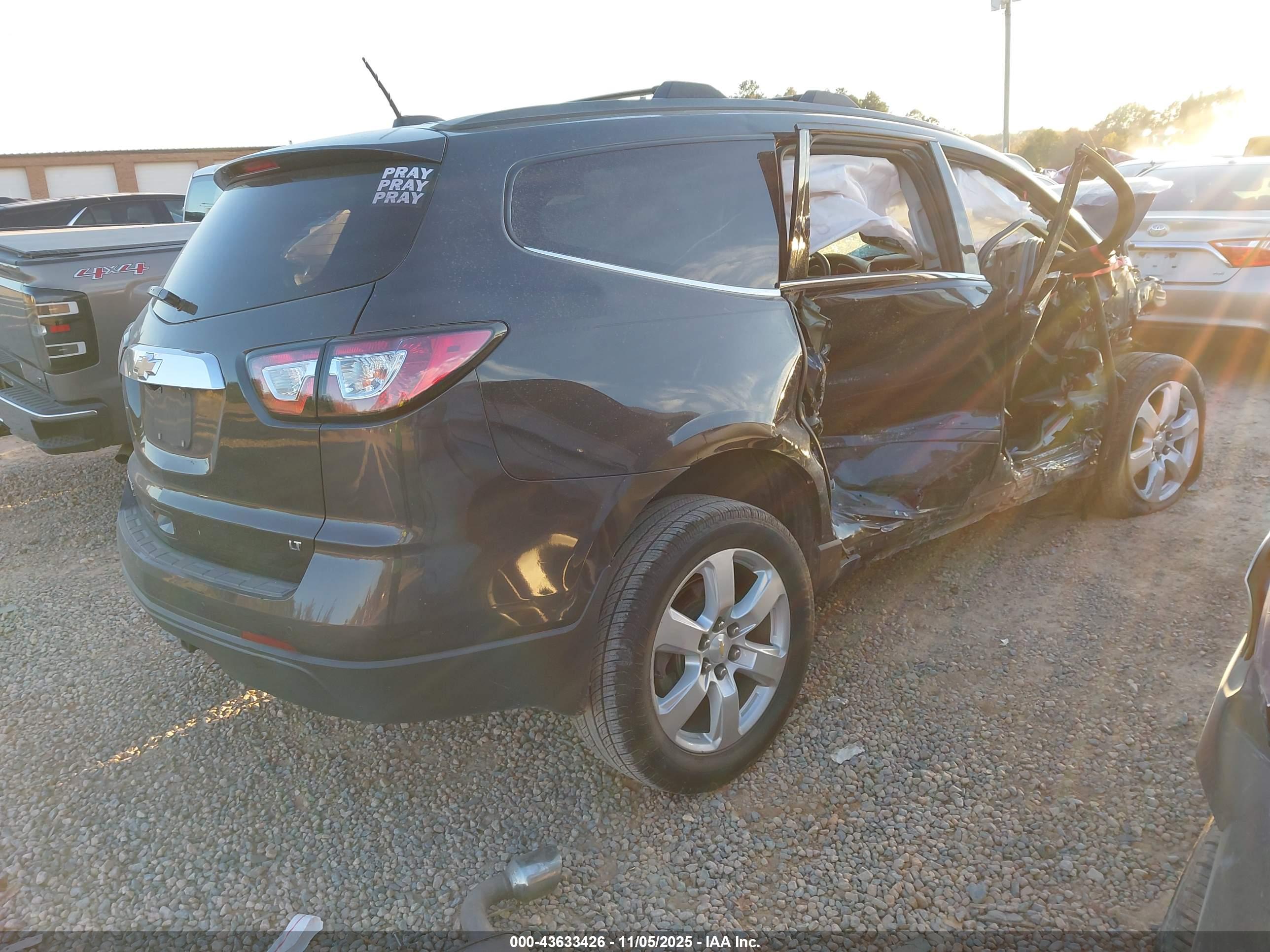 CHEVROLET TRAVERSE image 4