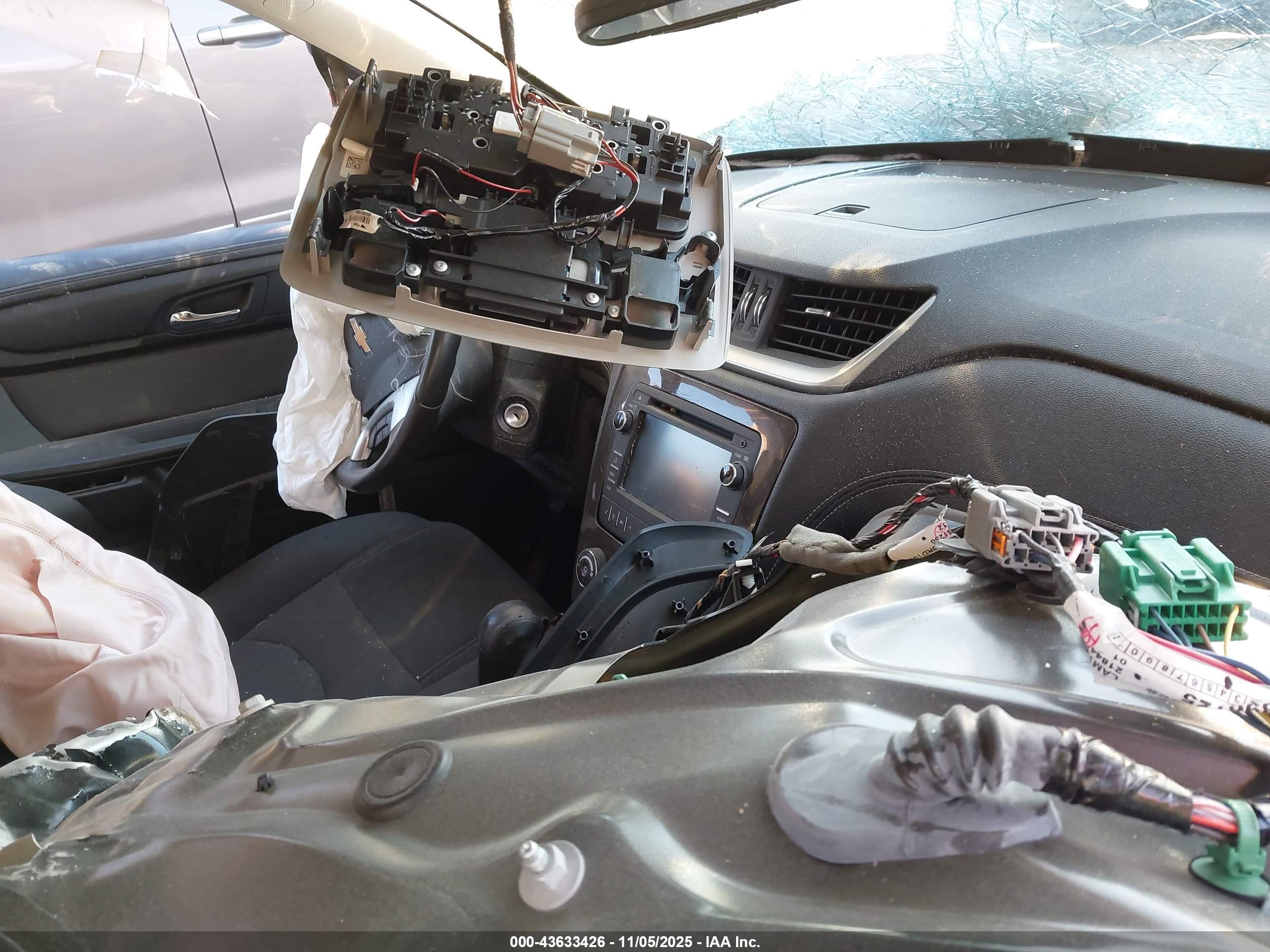 CHEVROLET TRAVERSE image 5