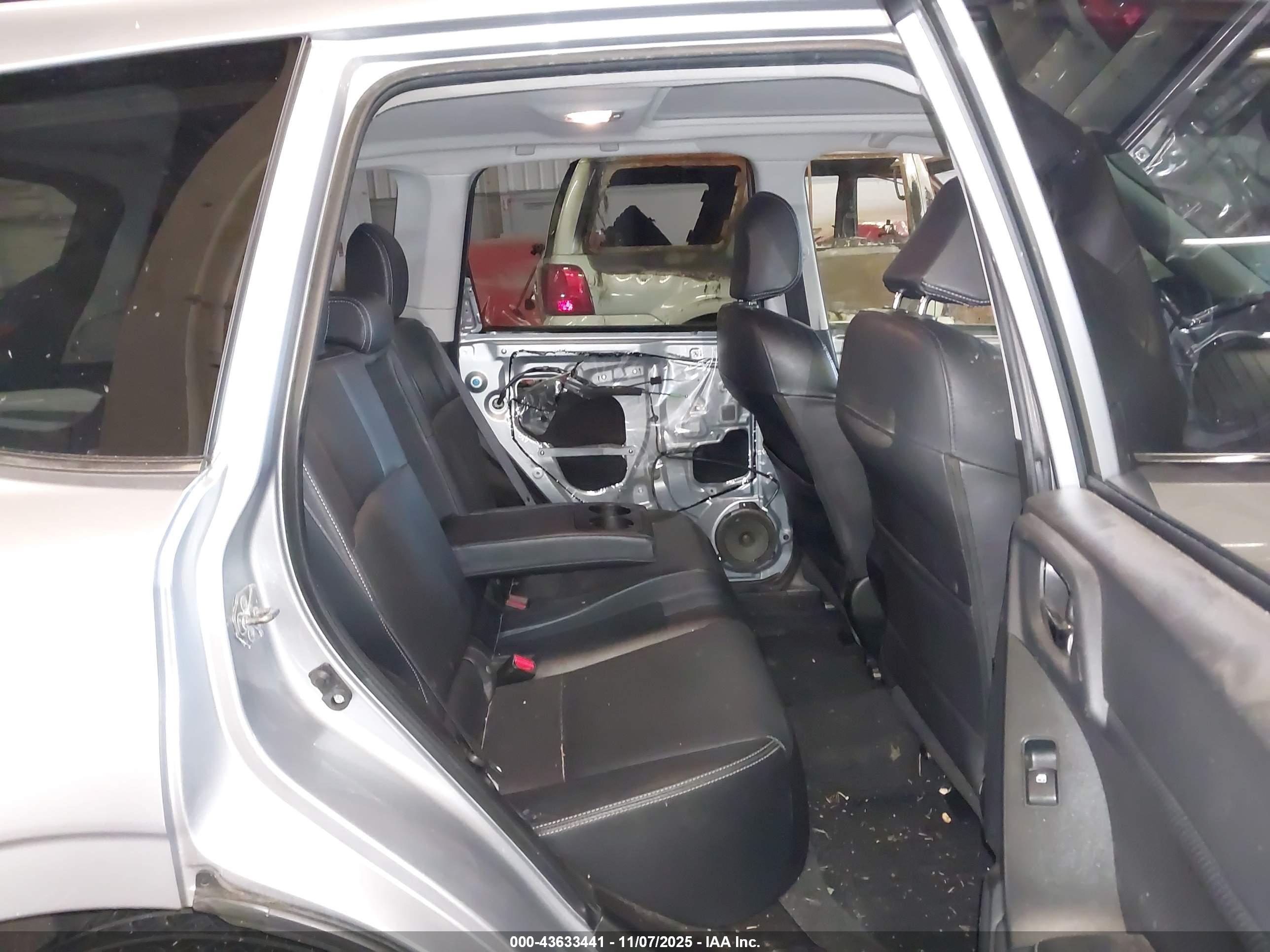 SUBARU FORESTER image 8