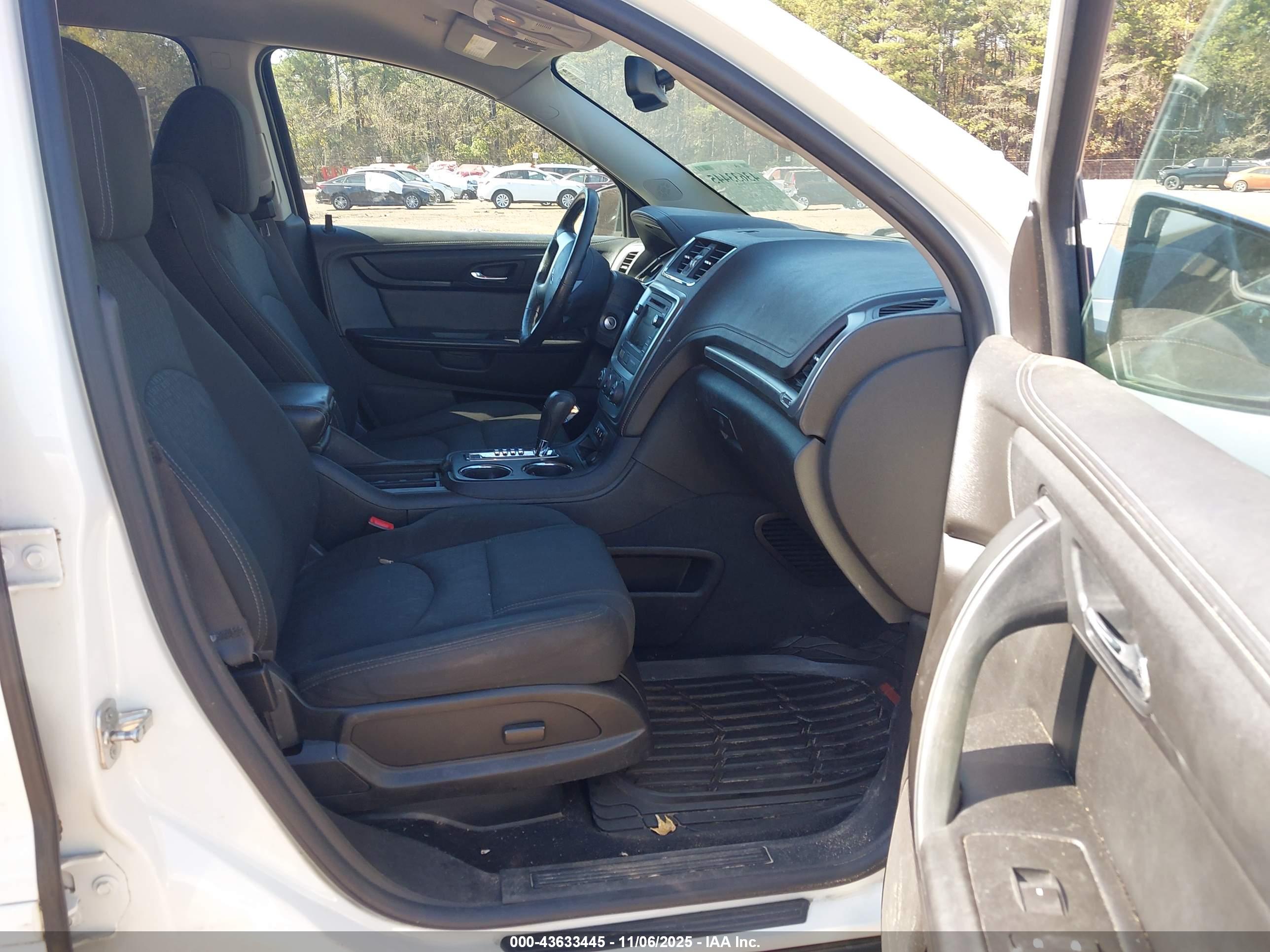 GMC ACADIA image 5