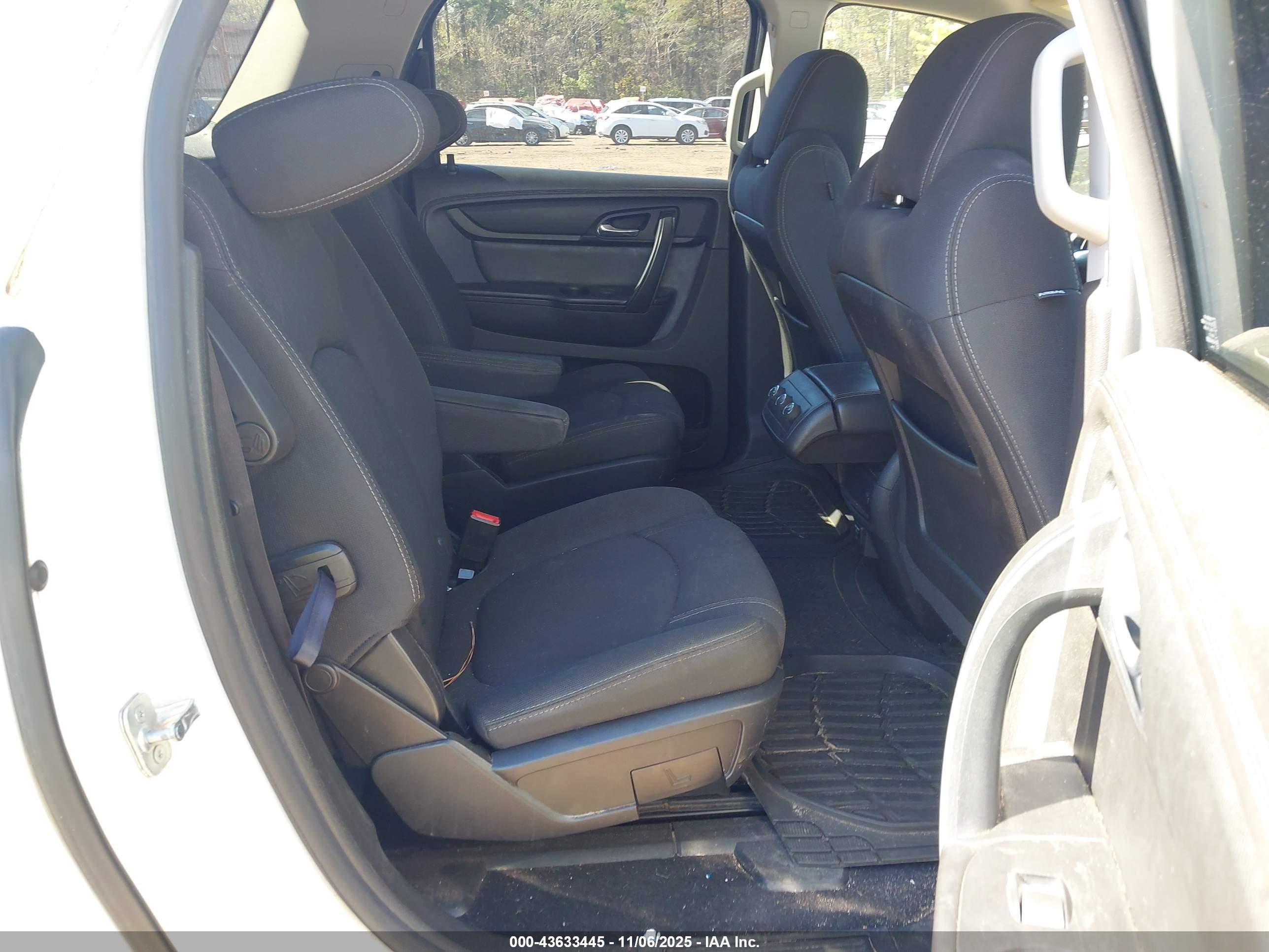 GMC ACADIA image 8