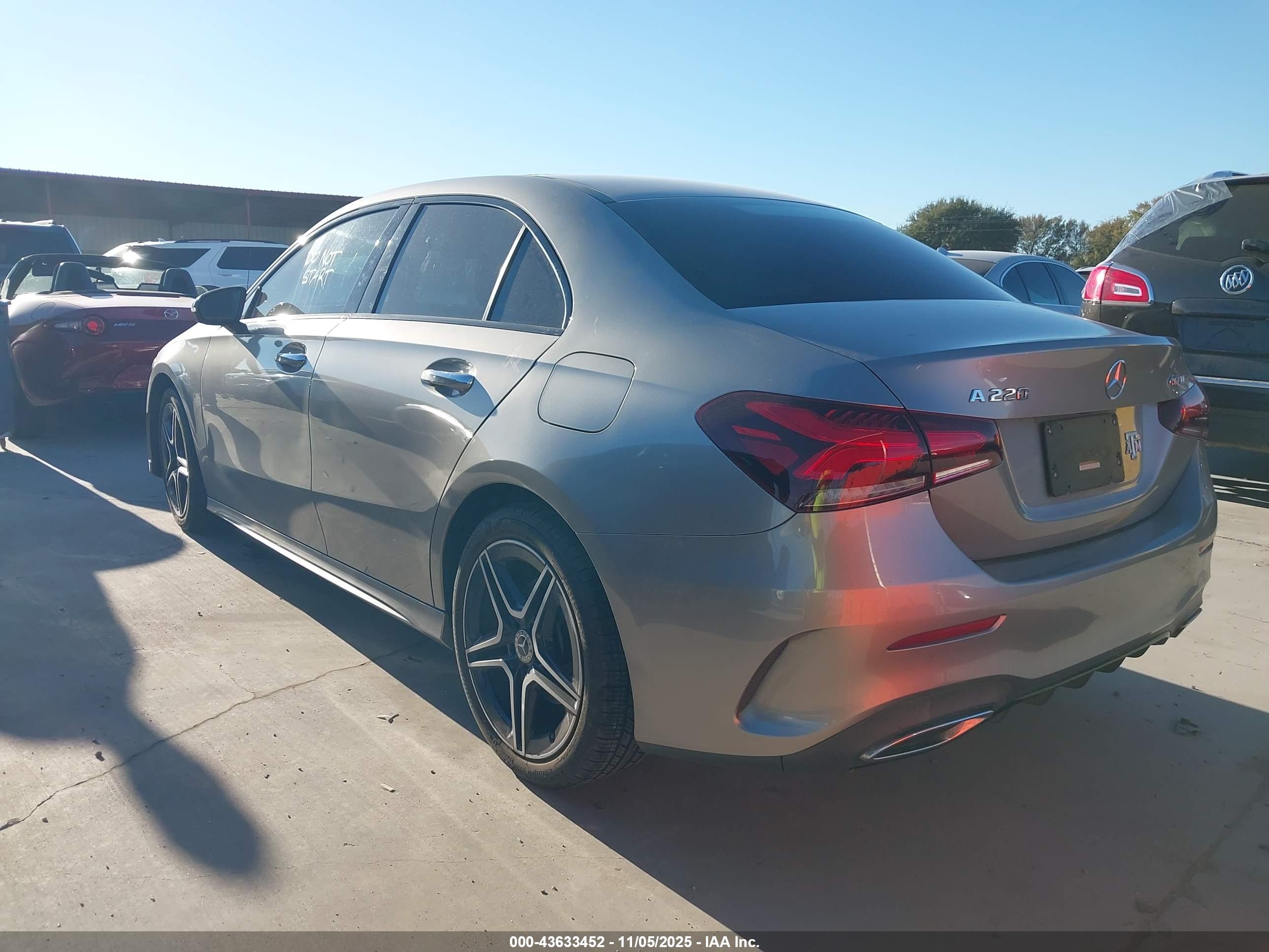 MERCEDES-BENZ A image 3