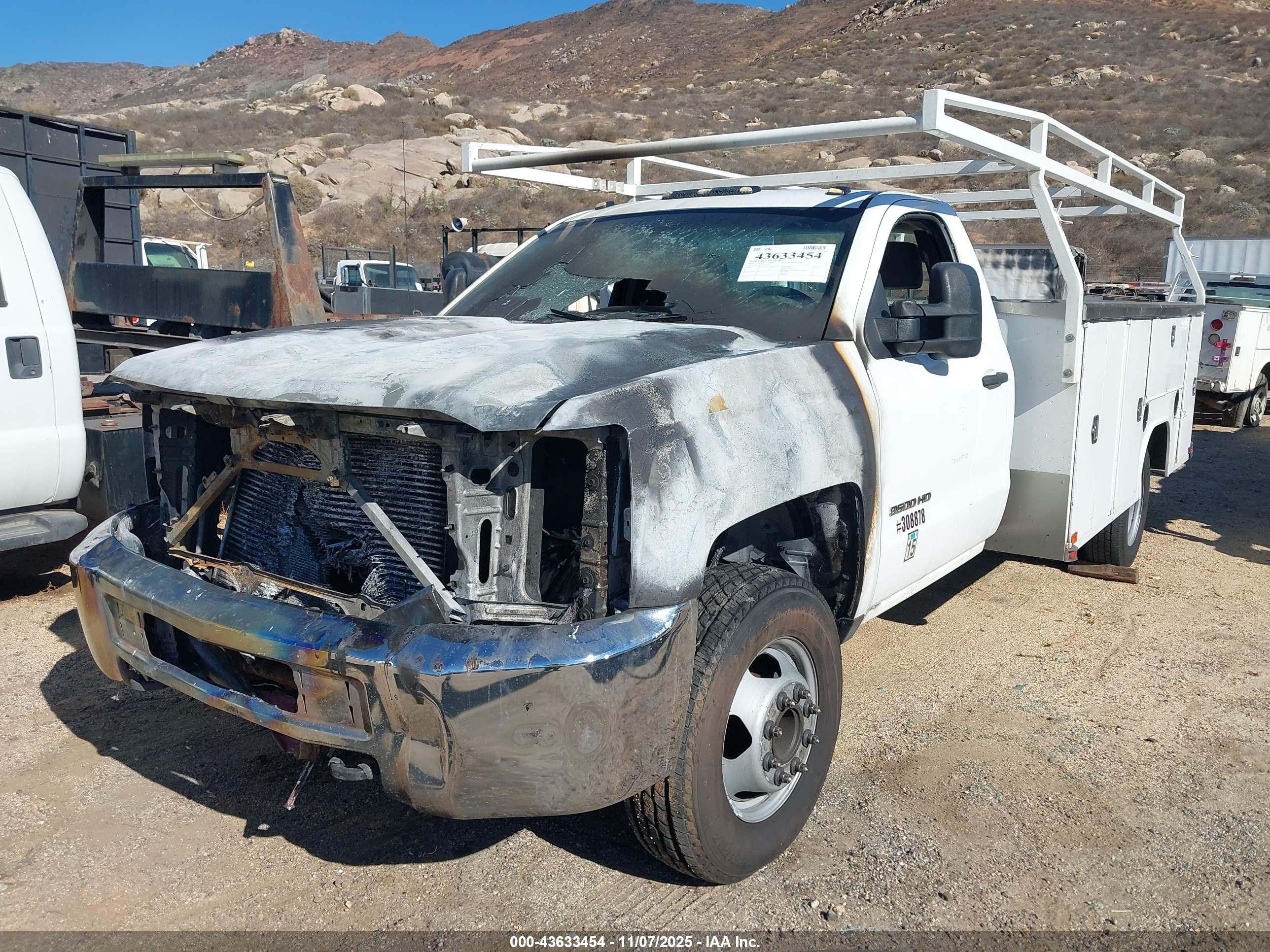 CHEVROLET SILVERADO image 2