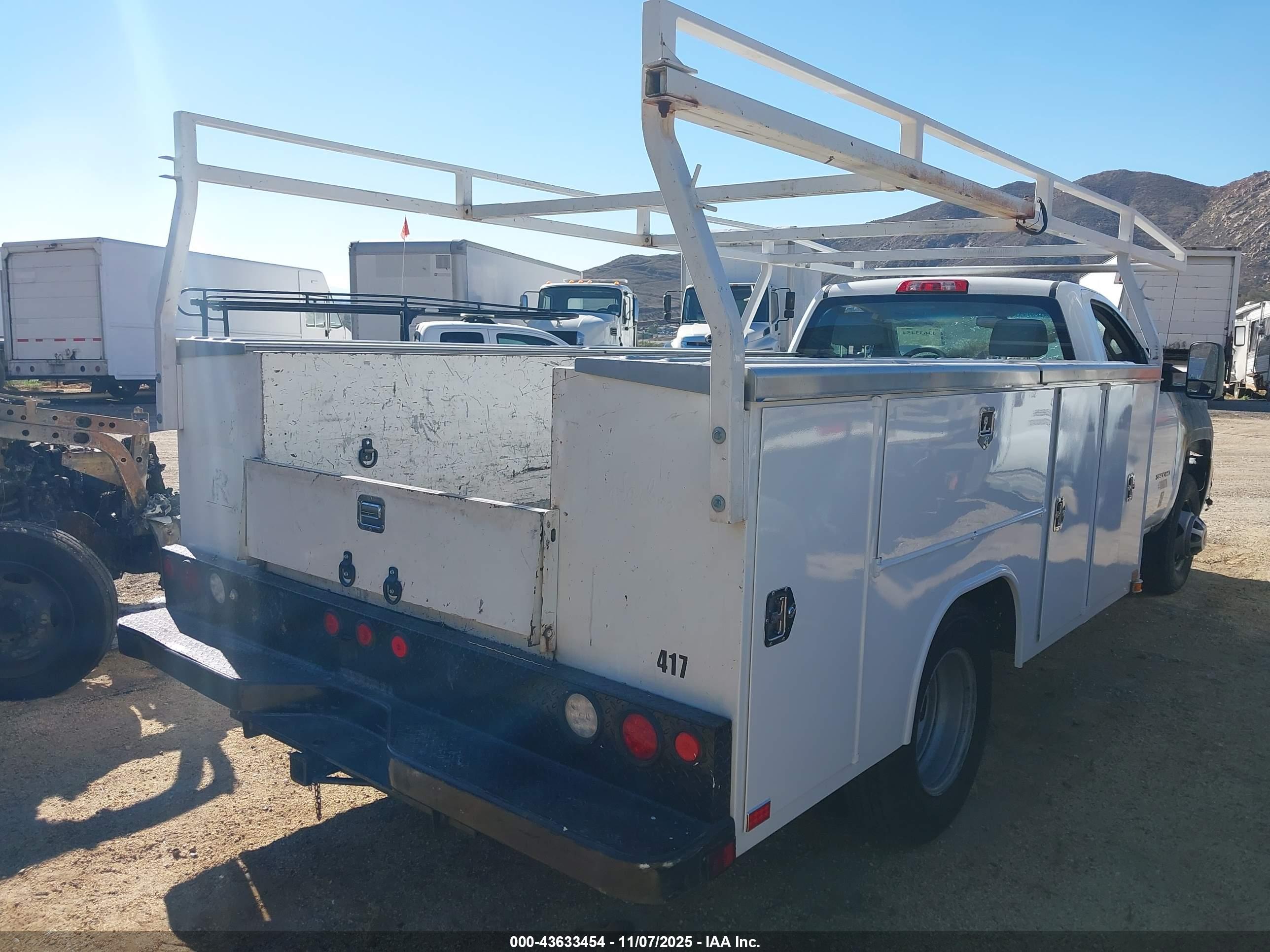 CHEVROLET SILVERADO image 4