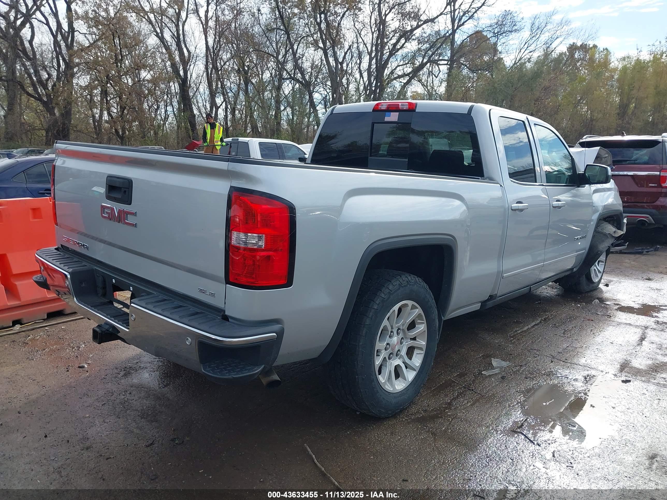 GMC SIERRA image 4