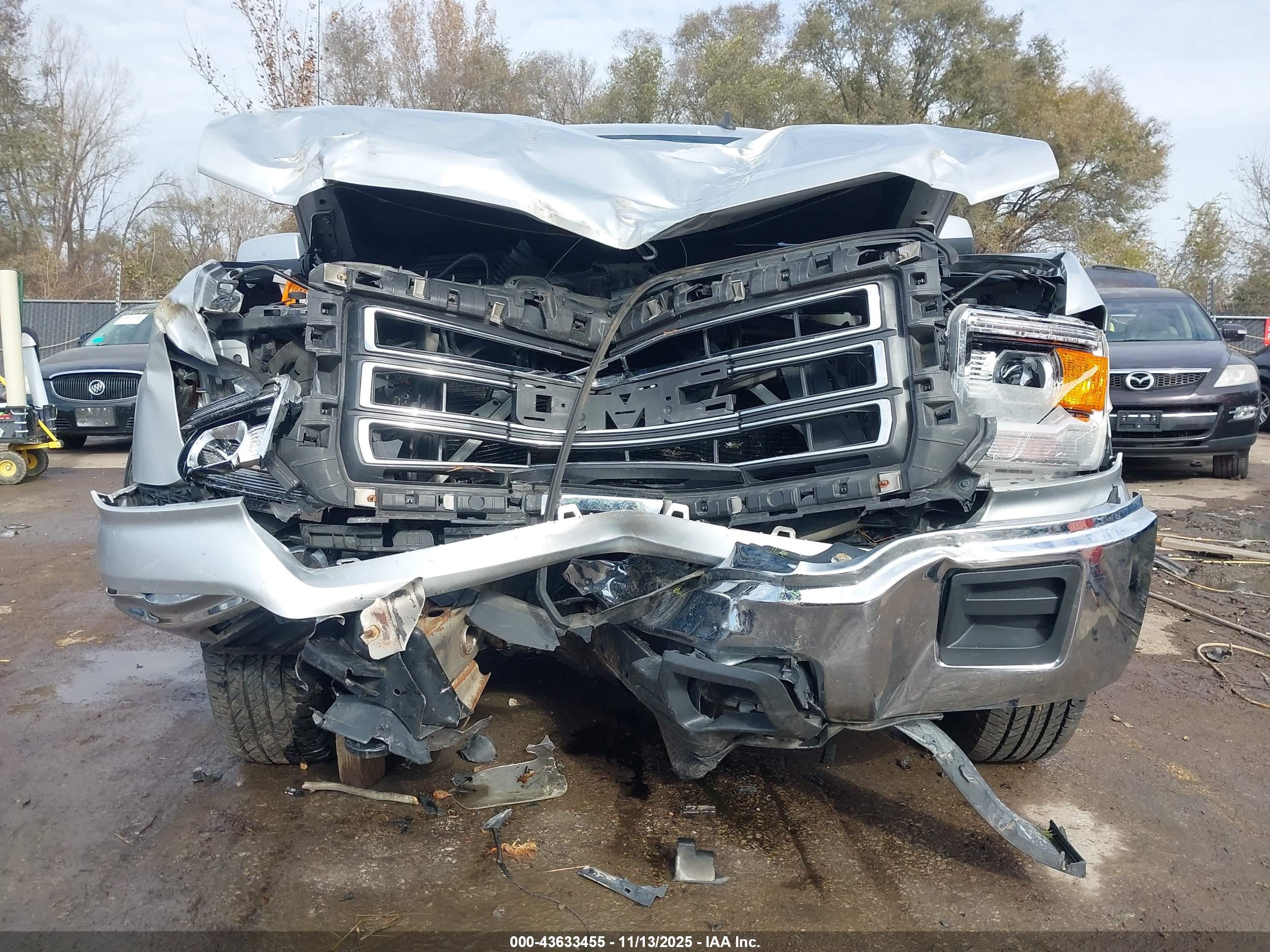 GMC SIERRA image 6
