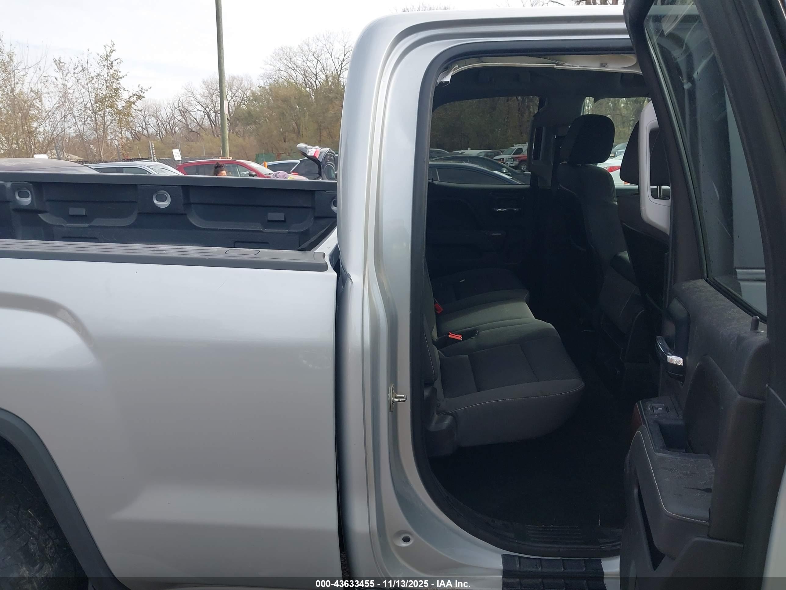 GMC SIERRA image 8