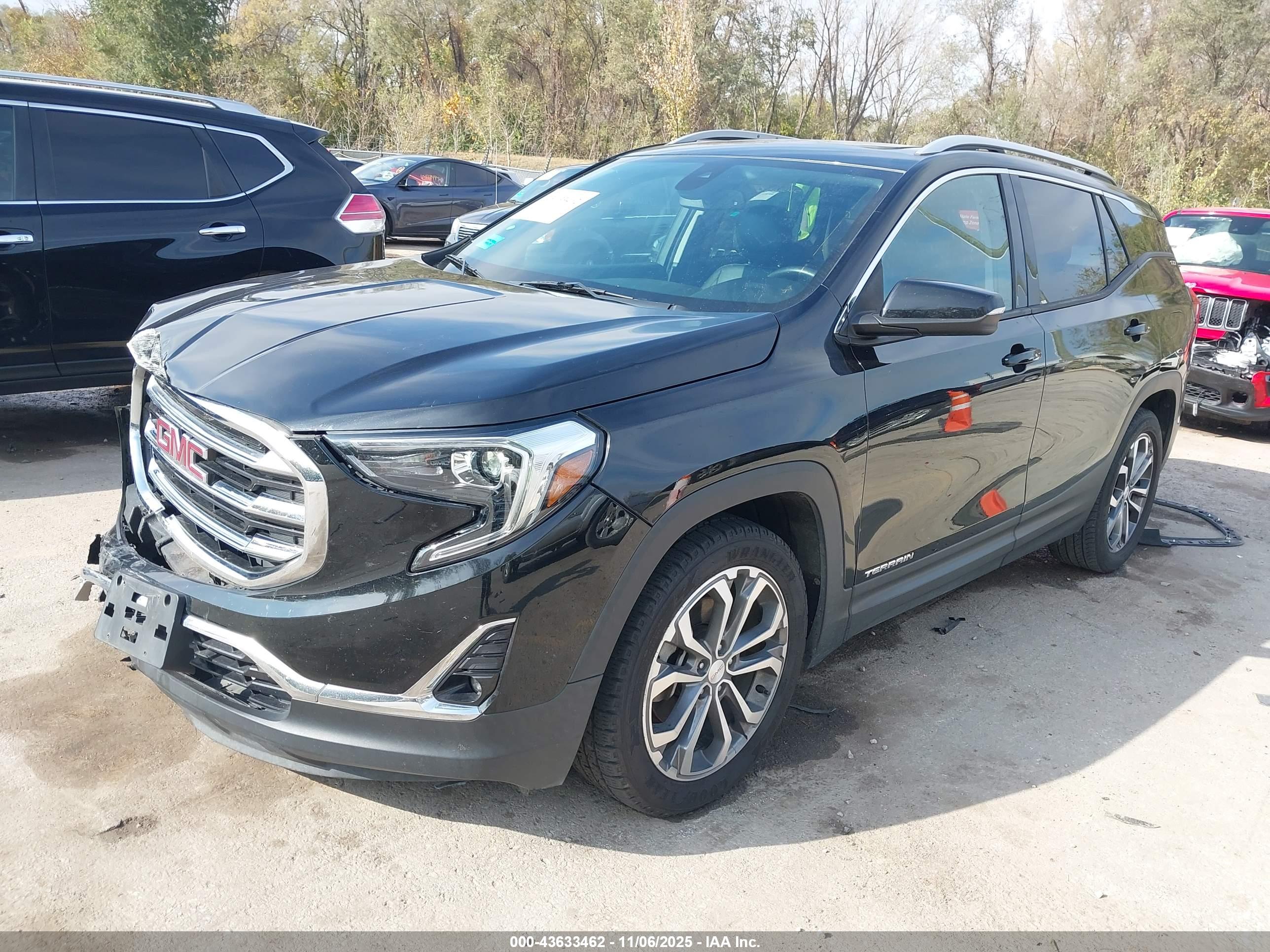 GMC TERRAIN image 2