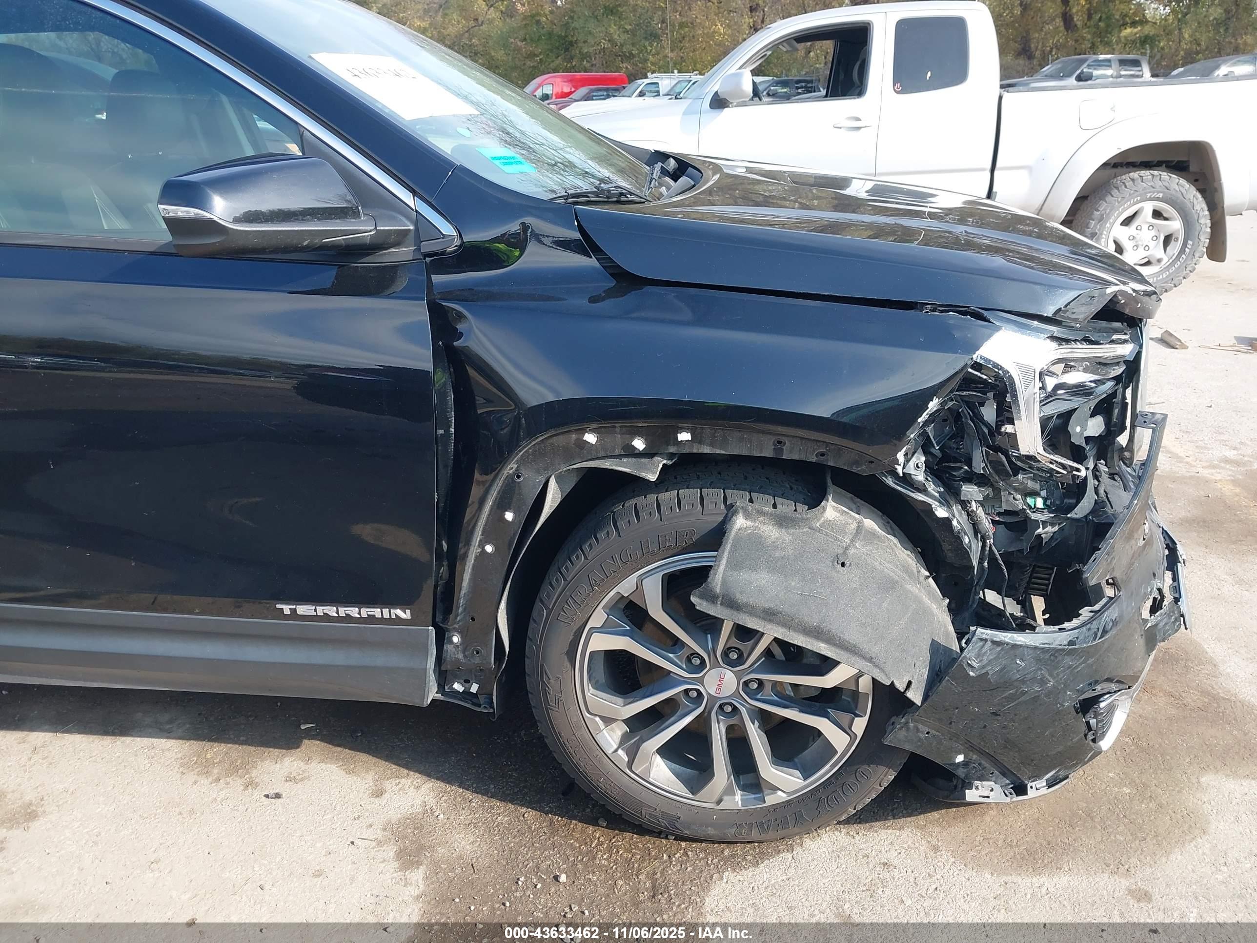 GMC TERRAIN image 6