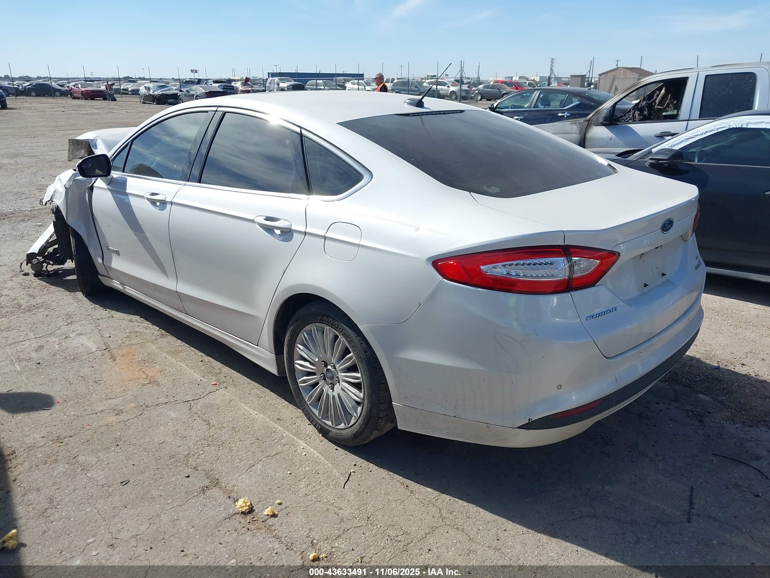 FORD FUSION image 3