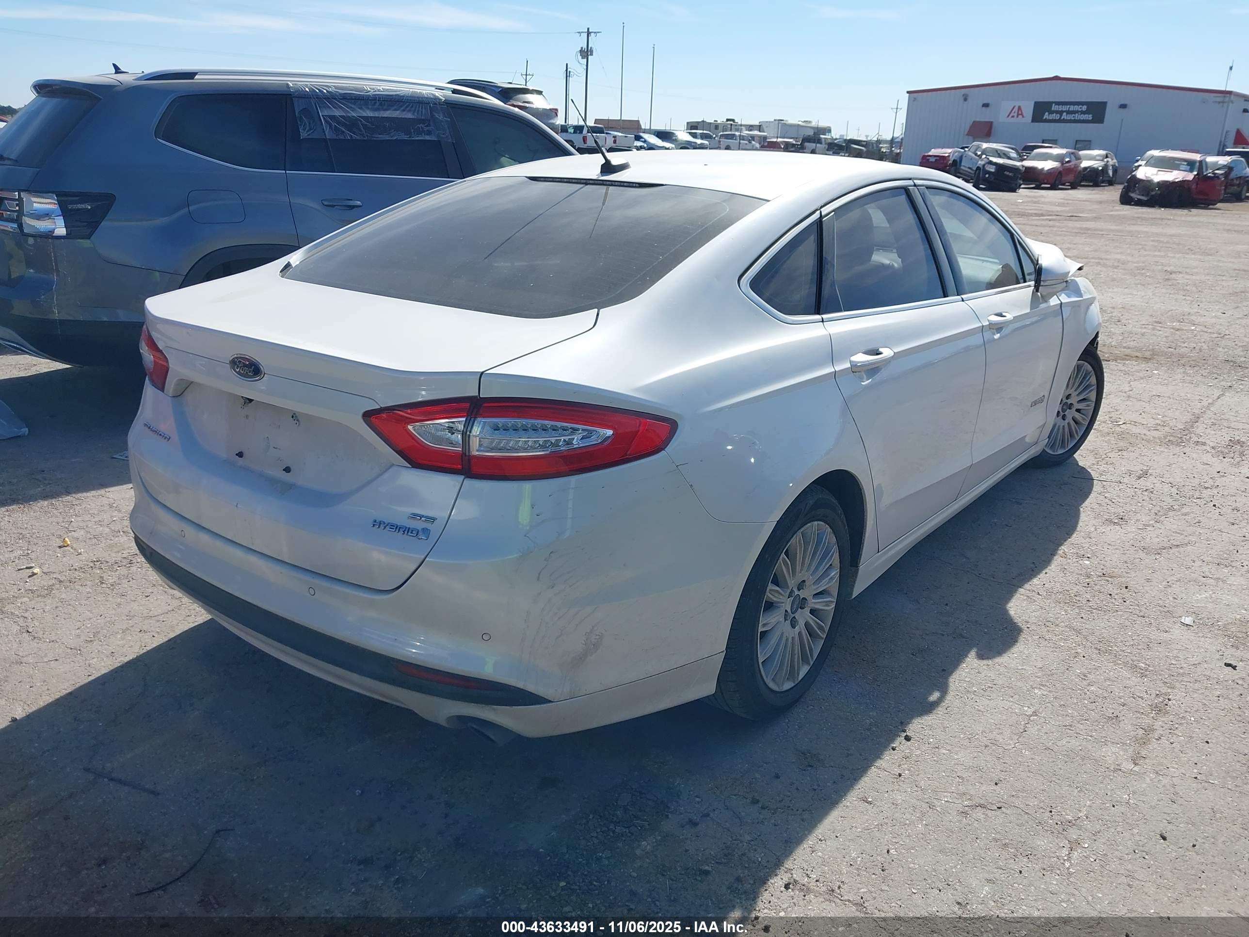 FORD FUSION image 4