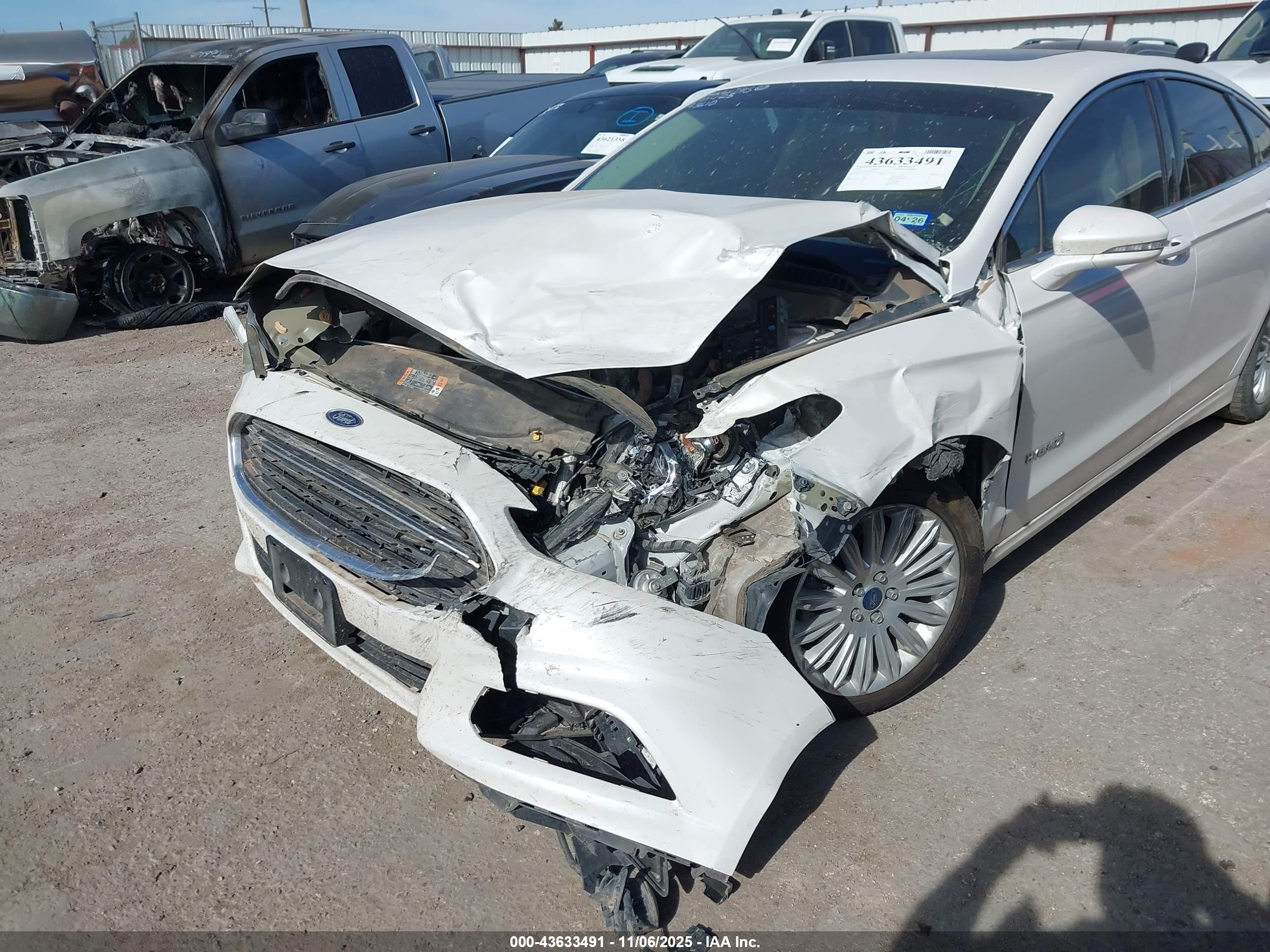 FORD FUSION image 6