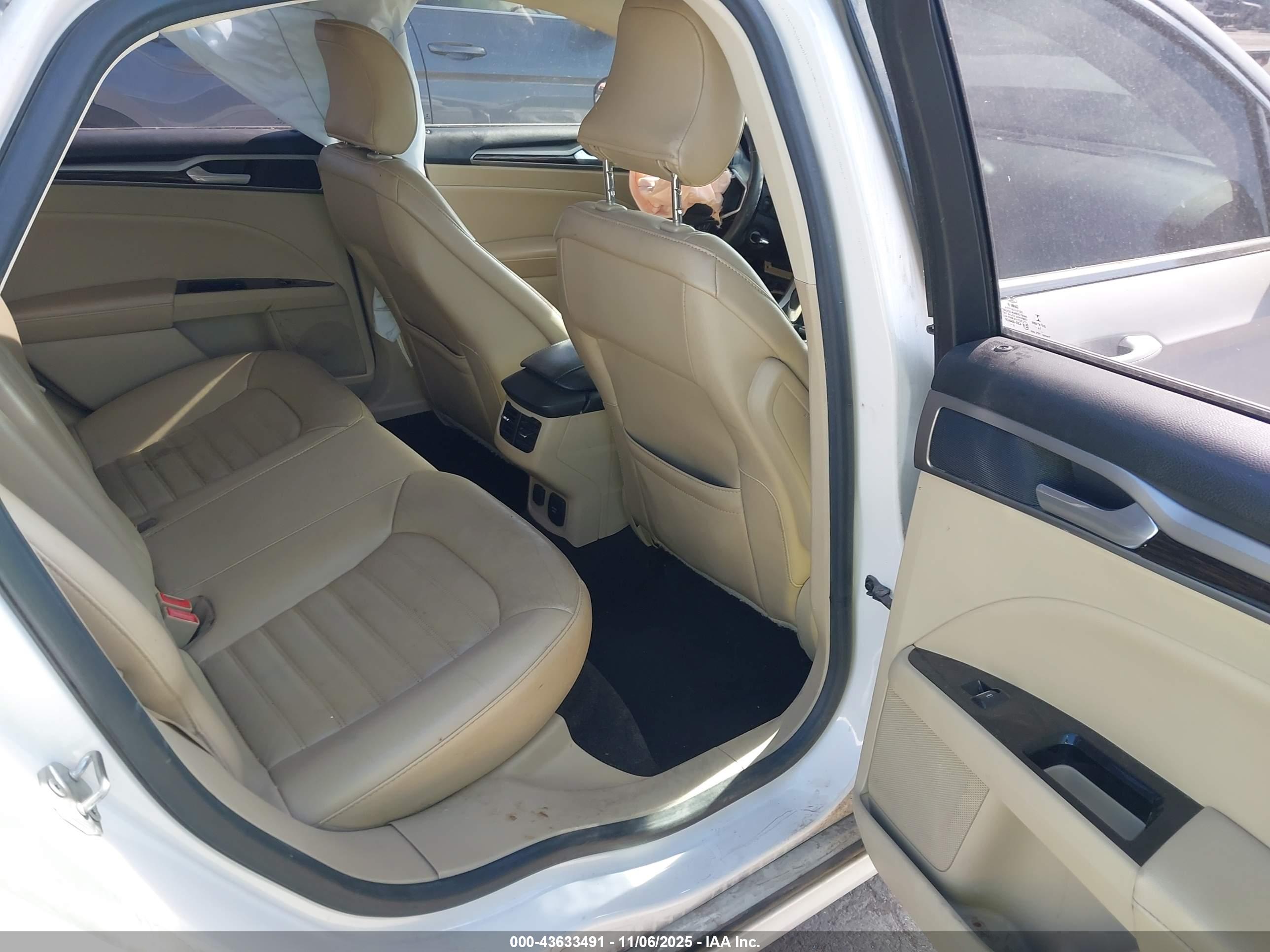FORD FUSION image 8