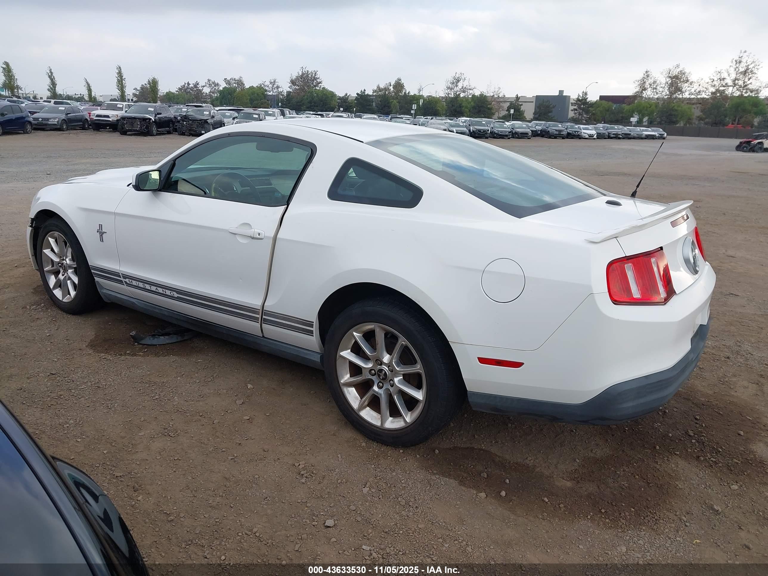 FORD MUSTANG image 3