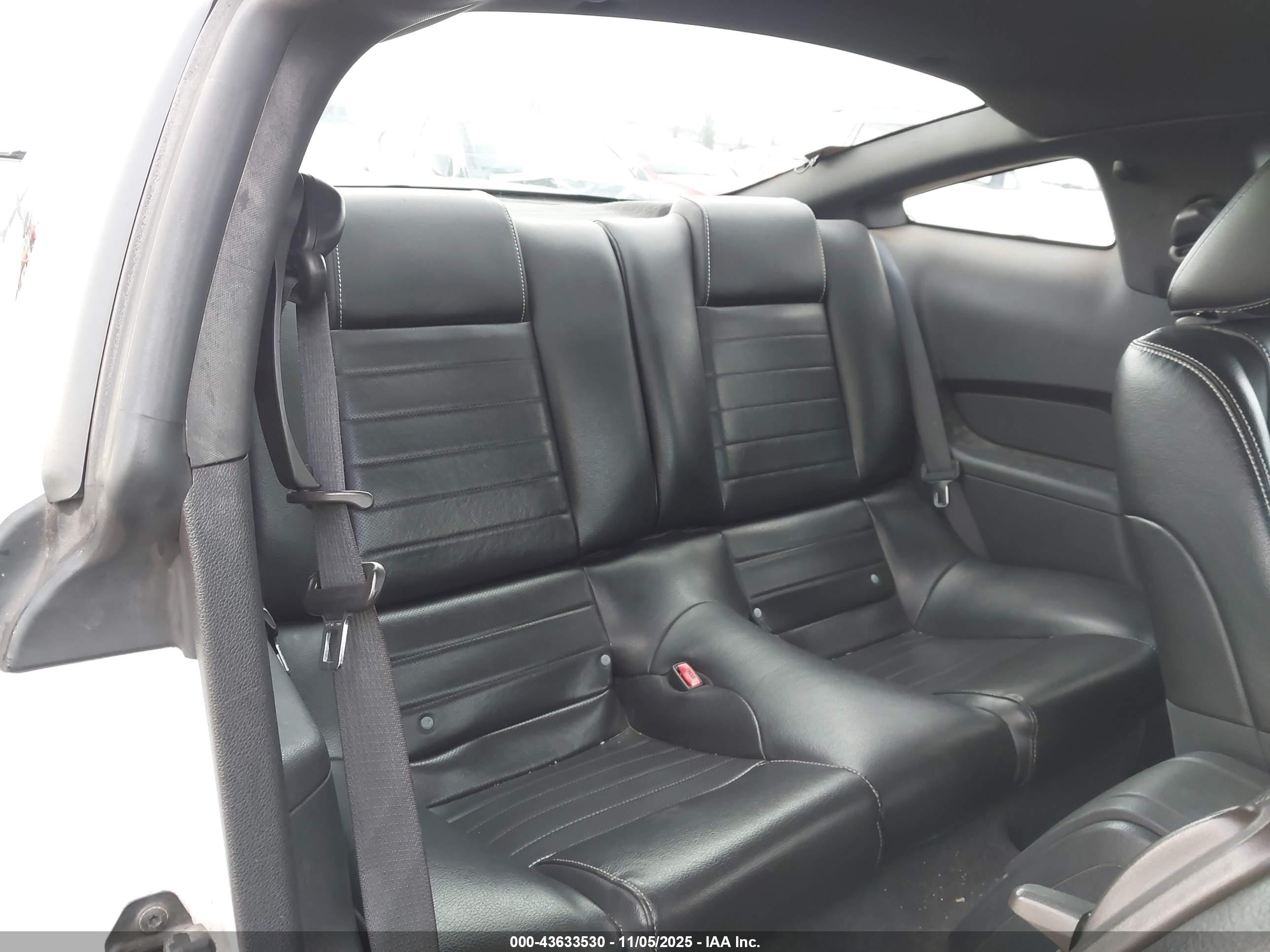 FORD MUSTANG image 8