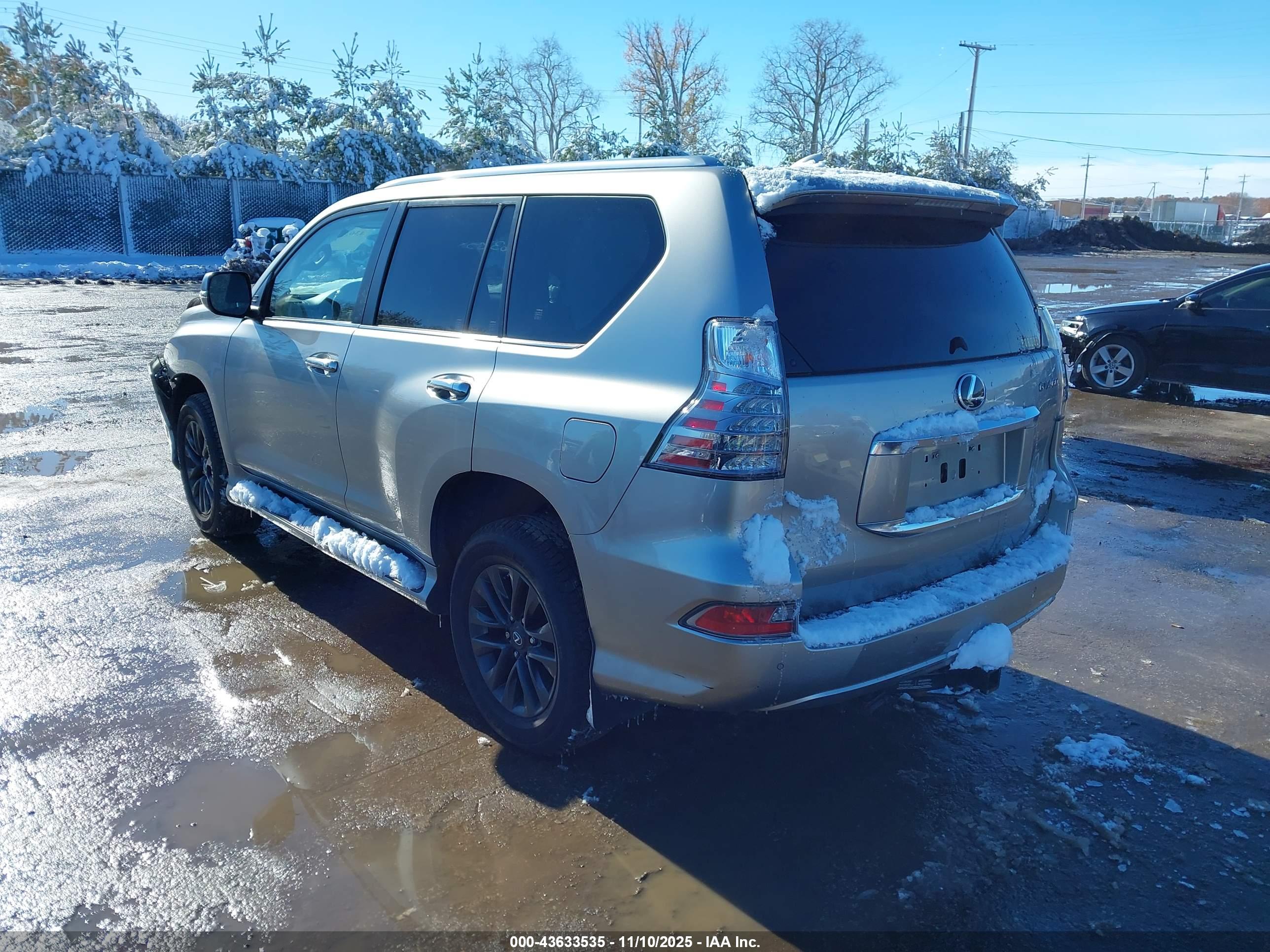 LEXUS GX image 3