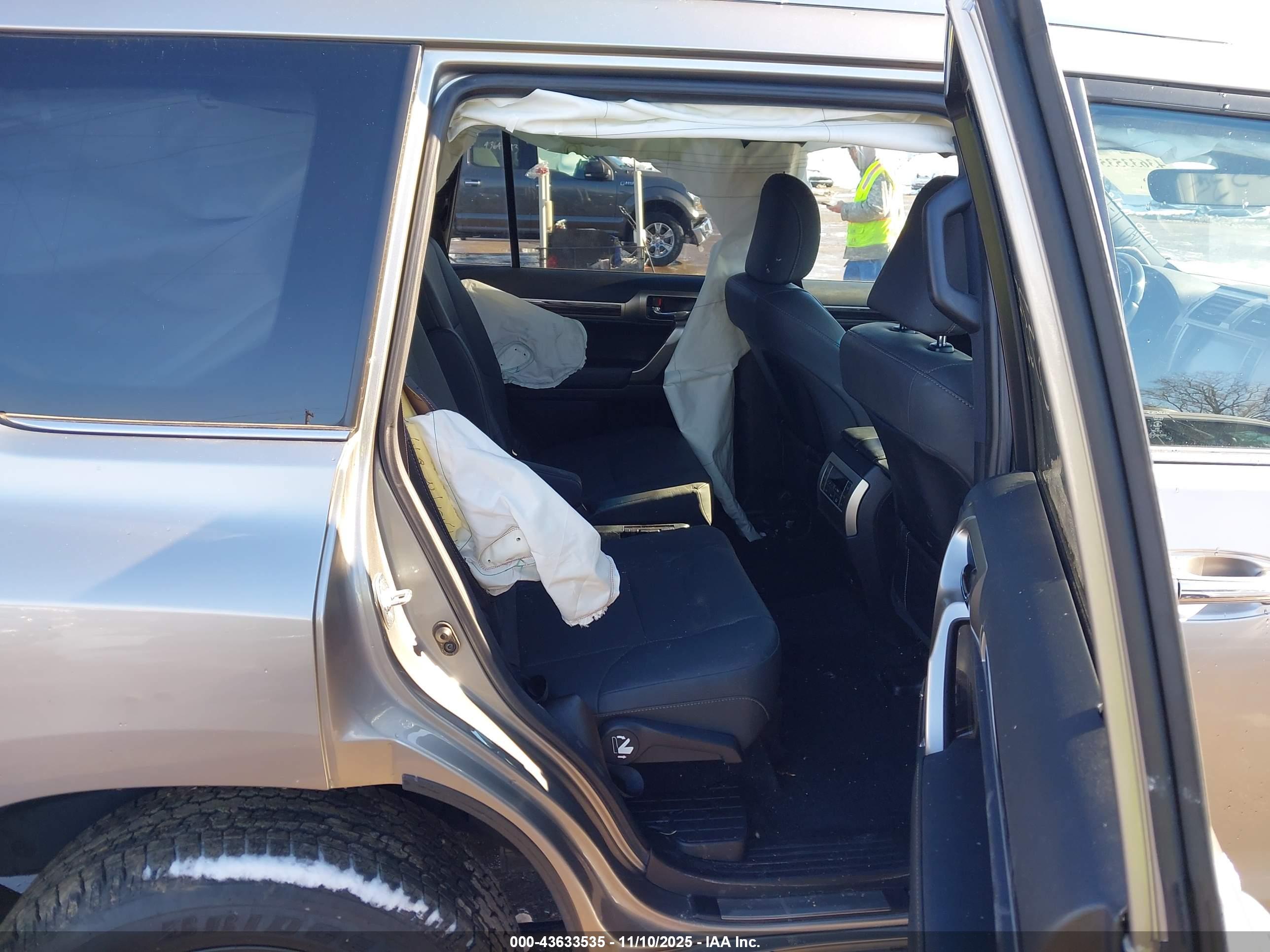 LEXUS GX image 8