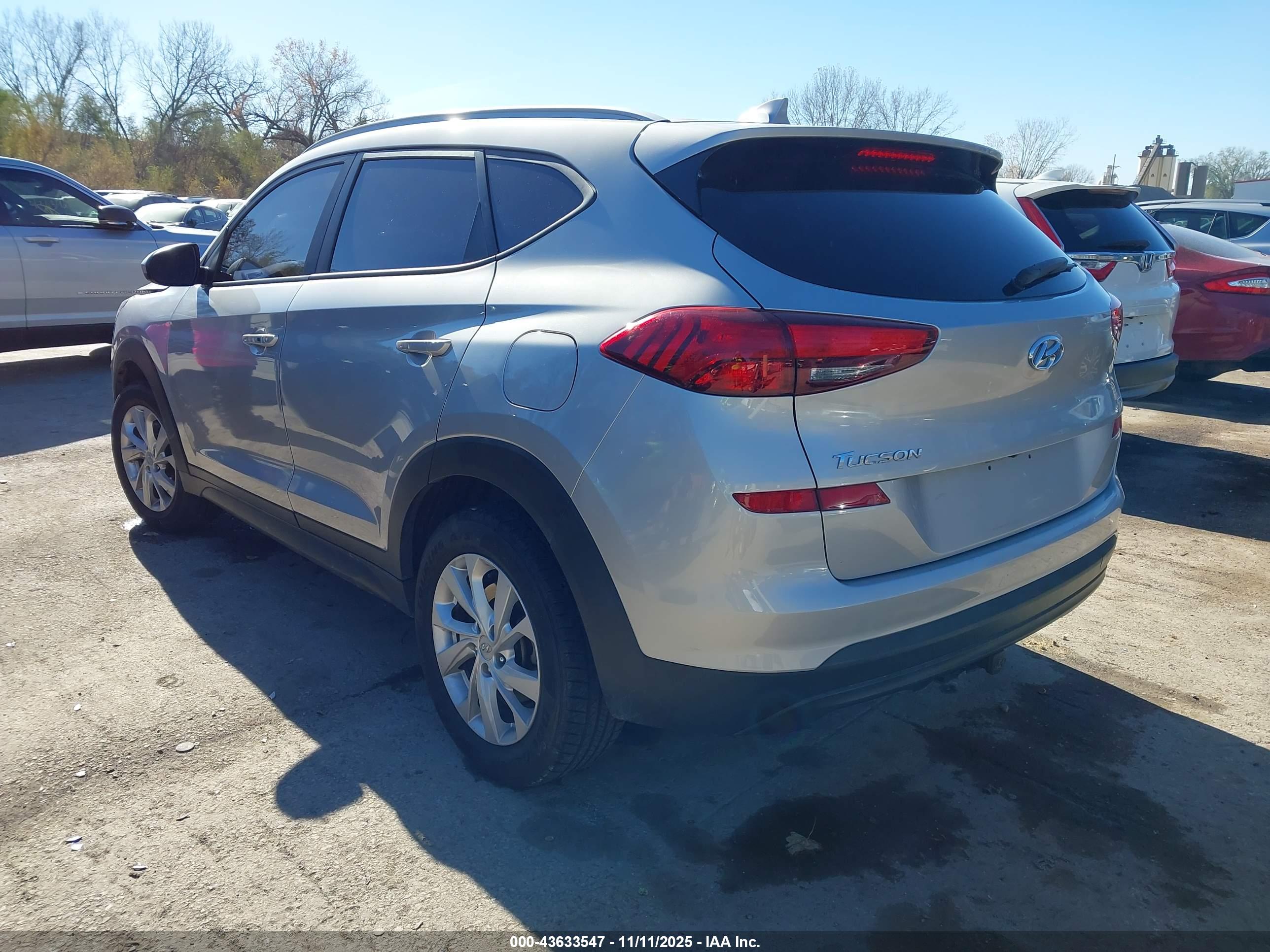 HYUNDAI TUCSON image 3