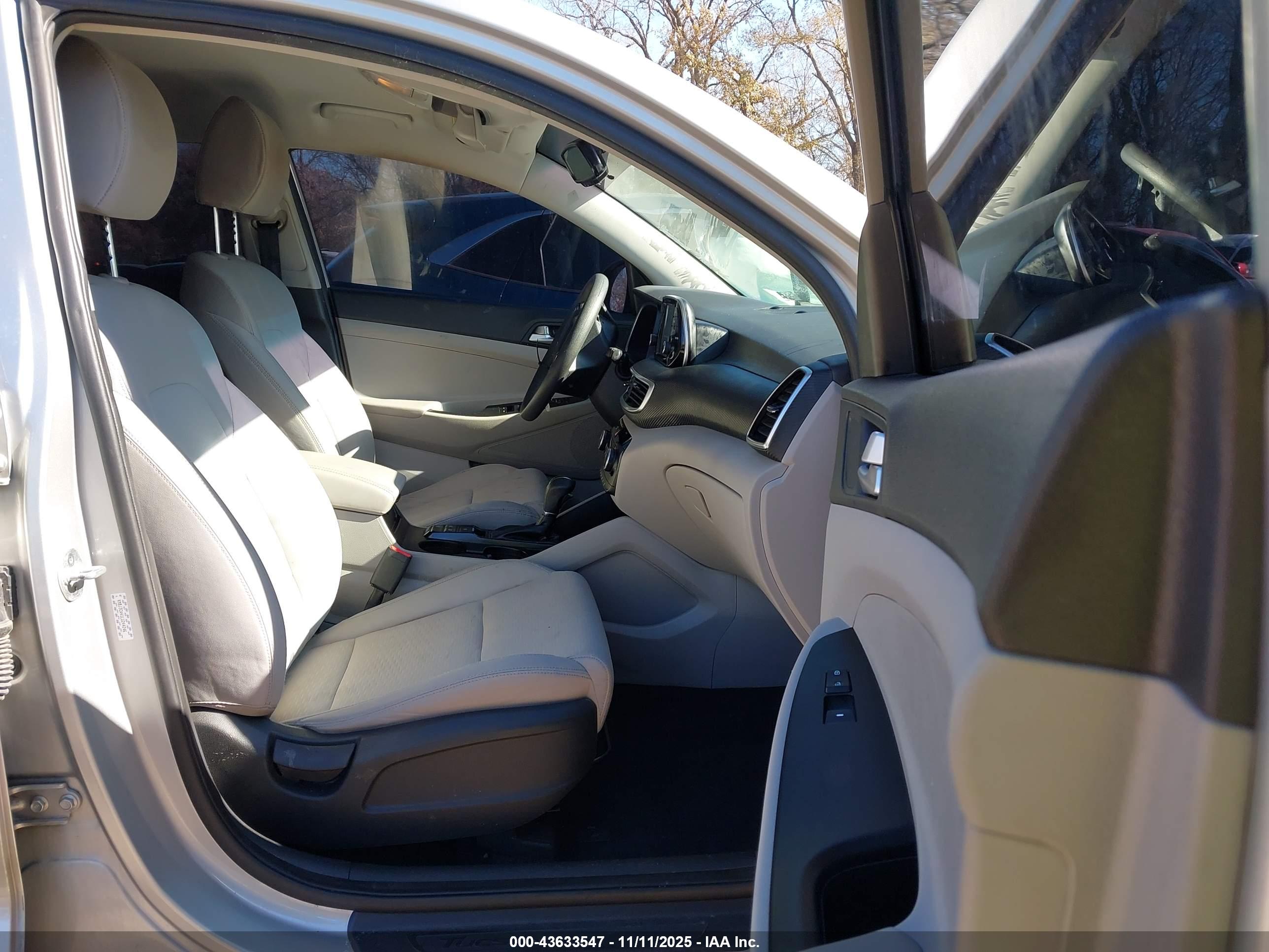 HYUNDAI TUCSON image 5