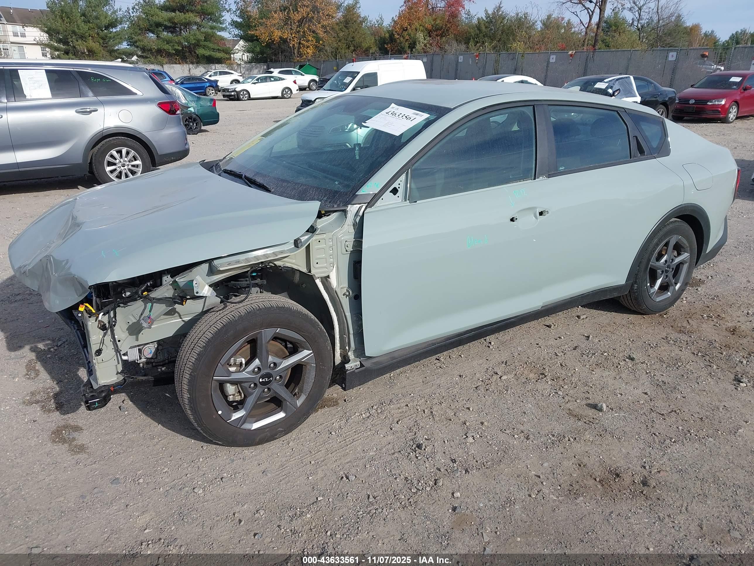 KIA K4 image 2