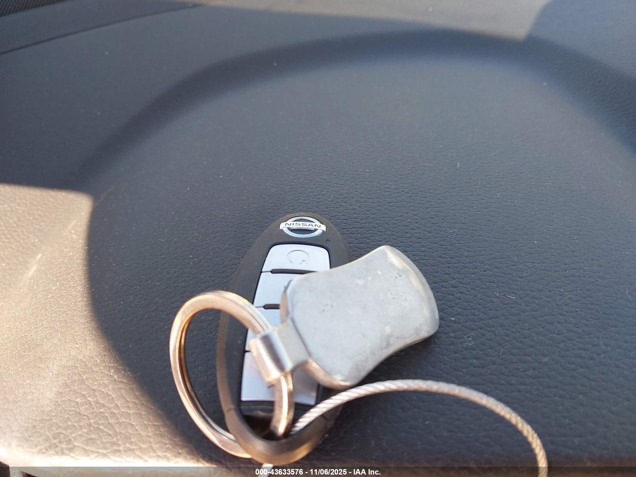 NISSAN ROGUE image 11