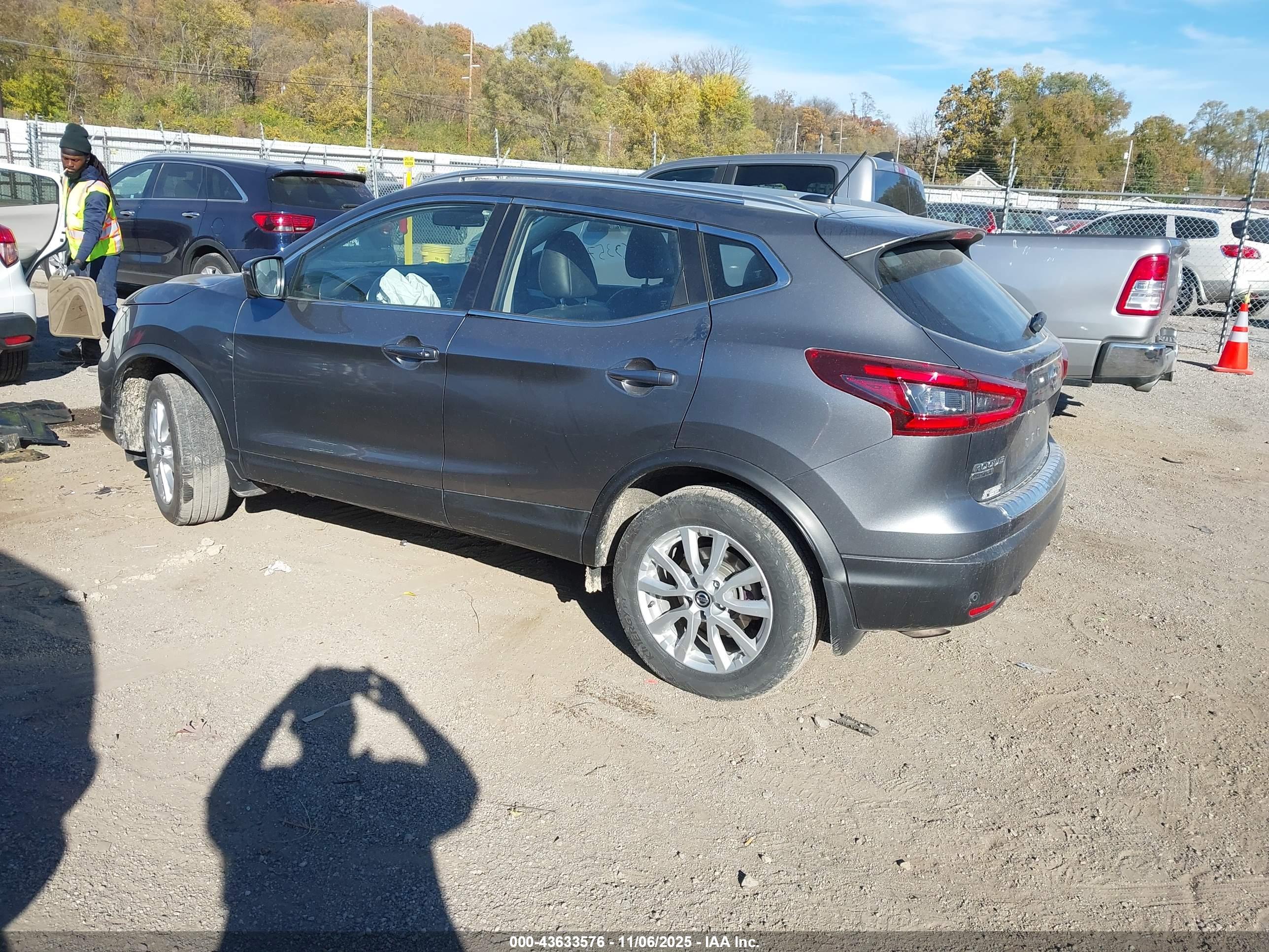 NISSAN ROGUE image 3