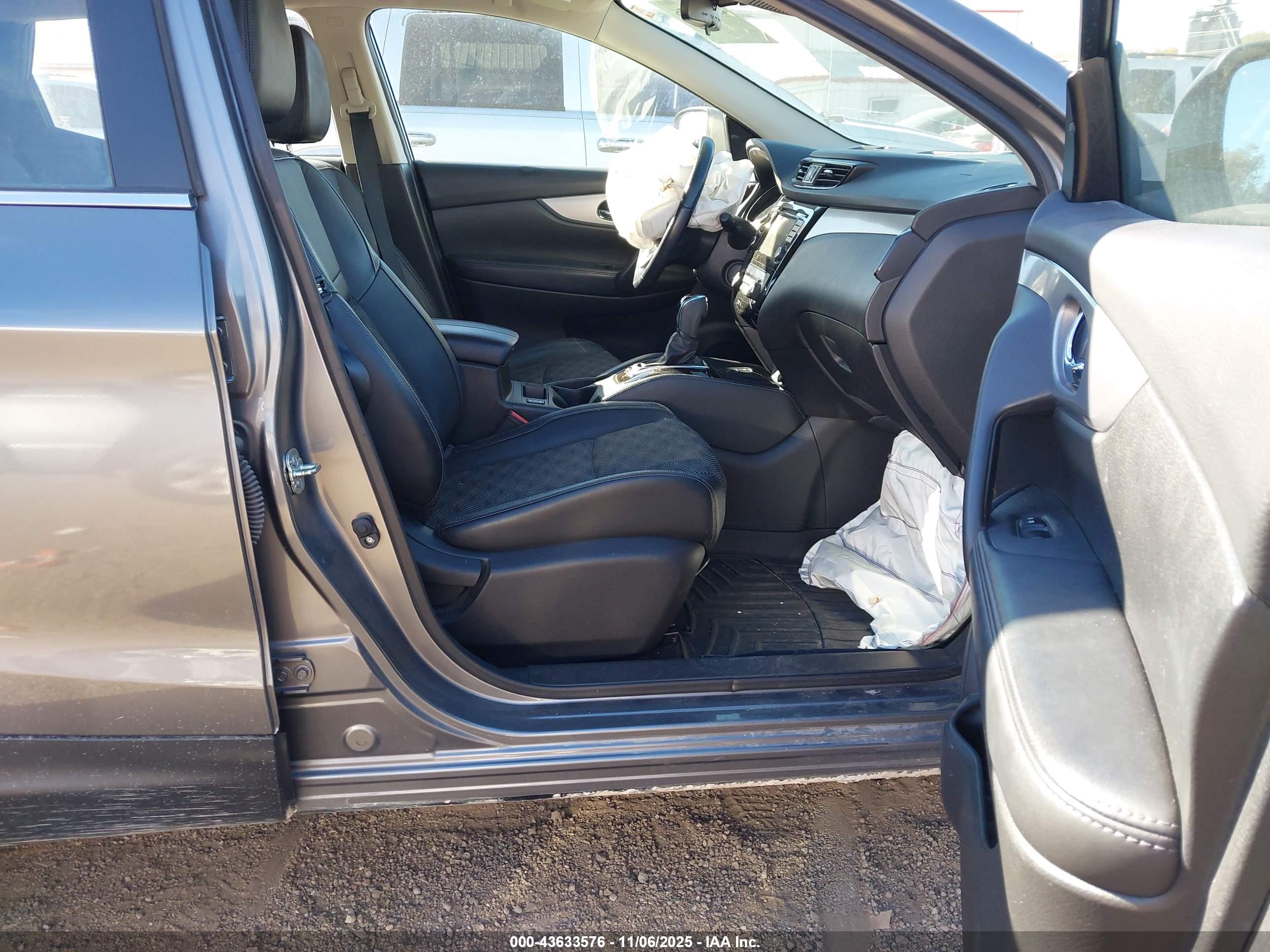 NISSAN ROGUE image 5