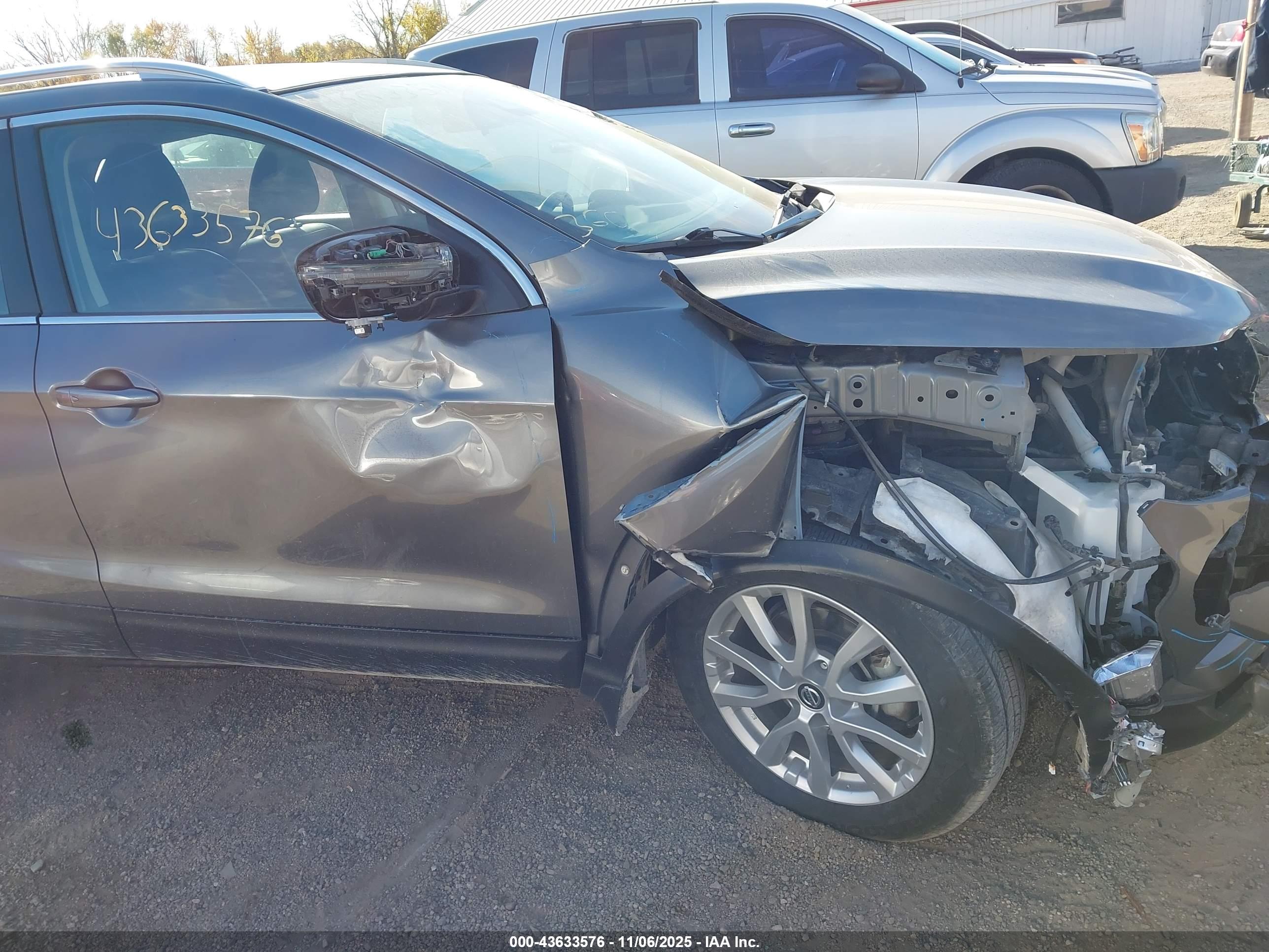 NISSAN ROGUE image 6