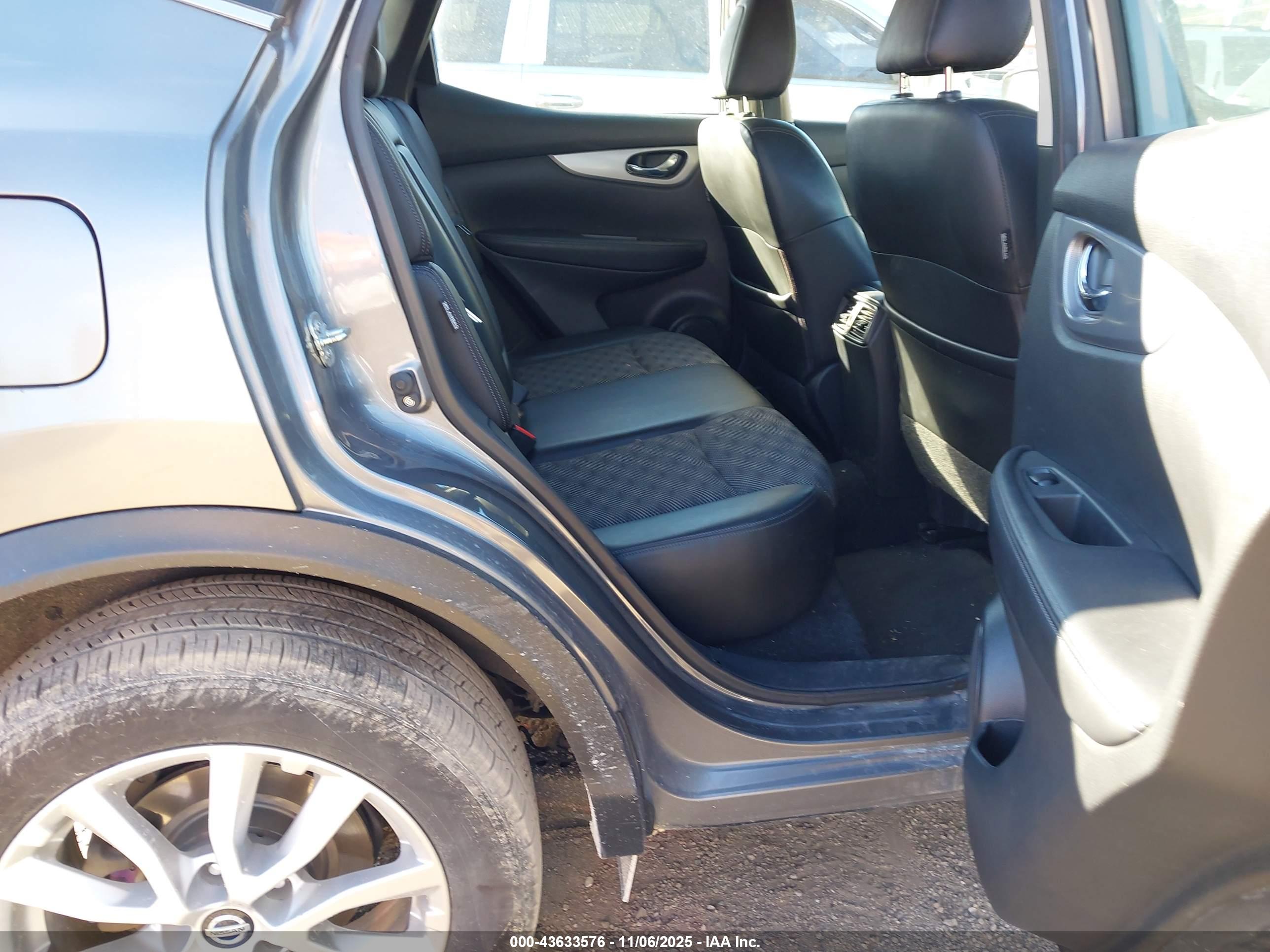 NISSAN ROGUE image 8
