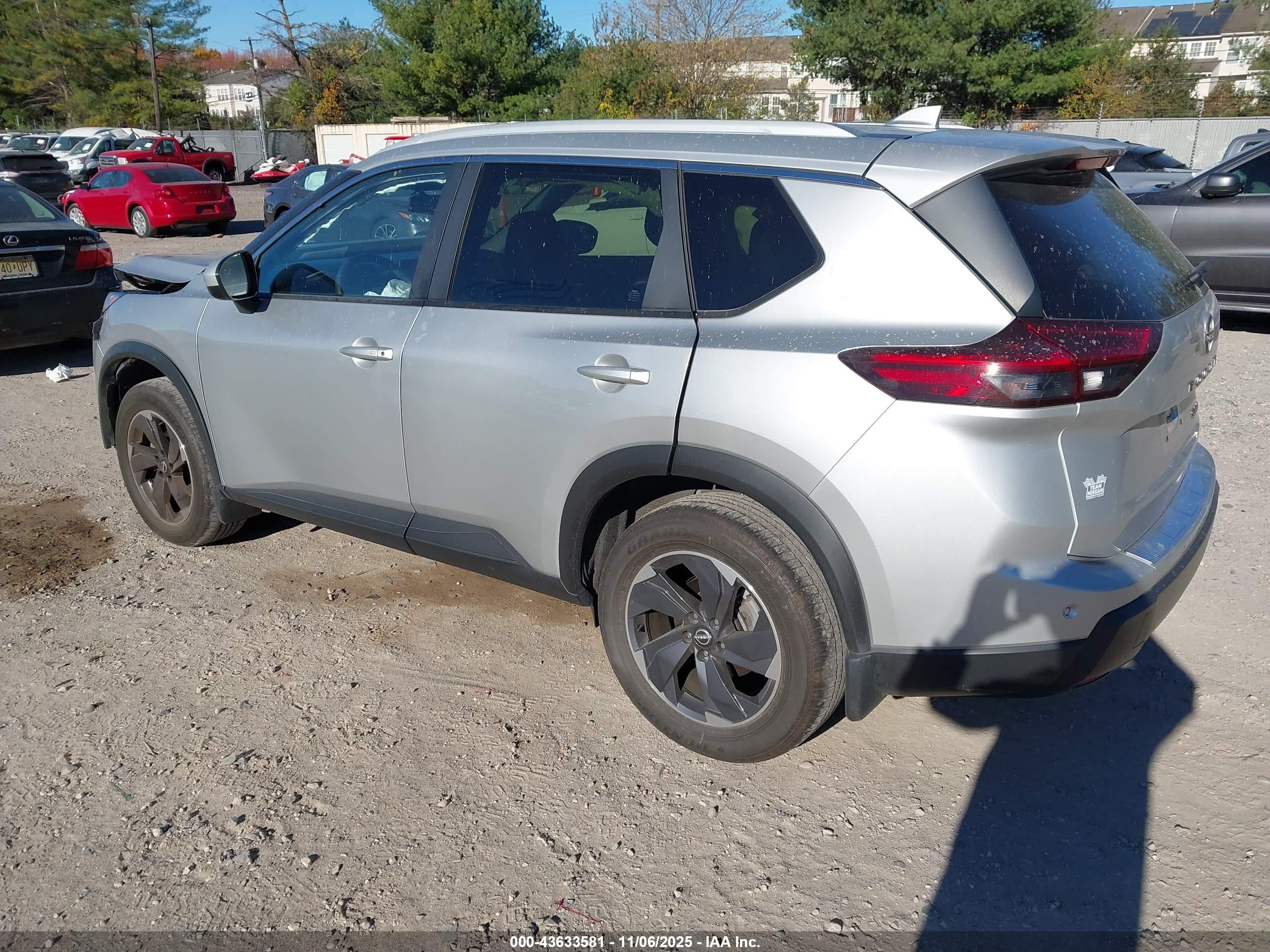 NISSAN ROGUE image 3