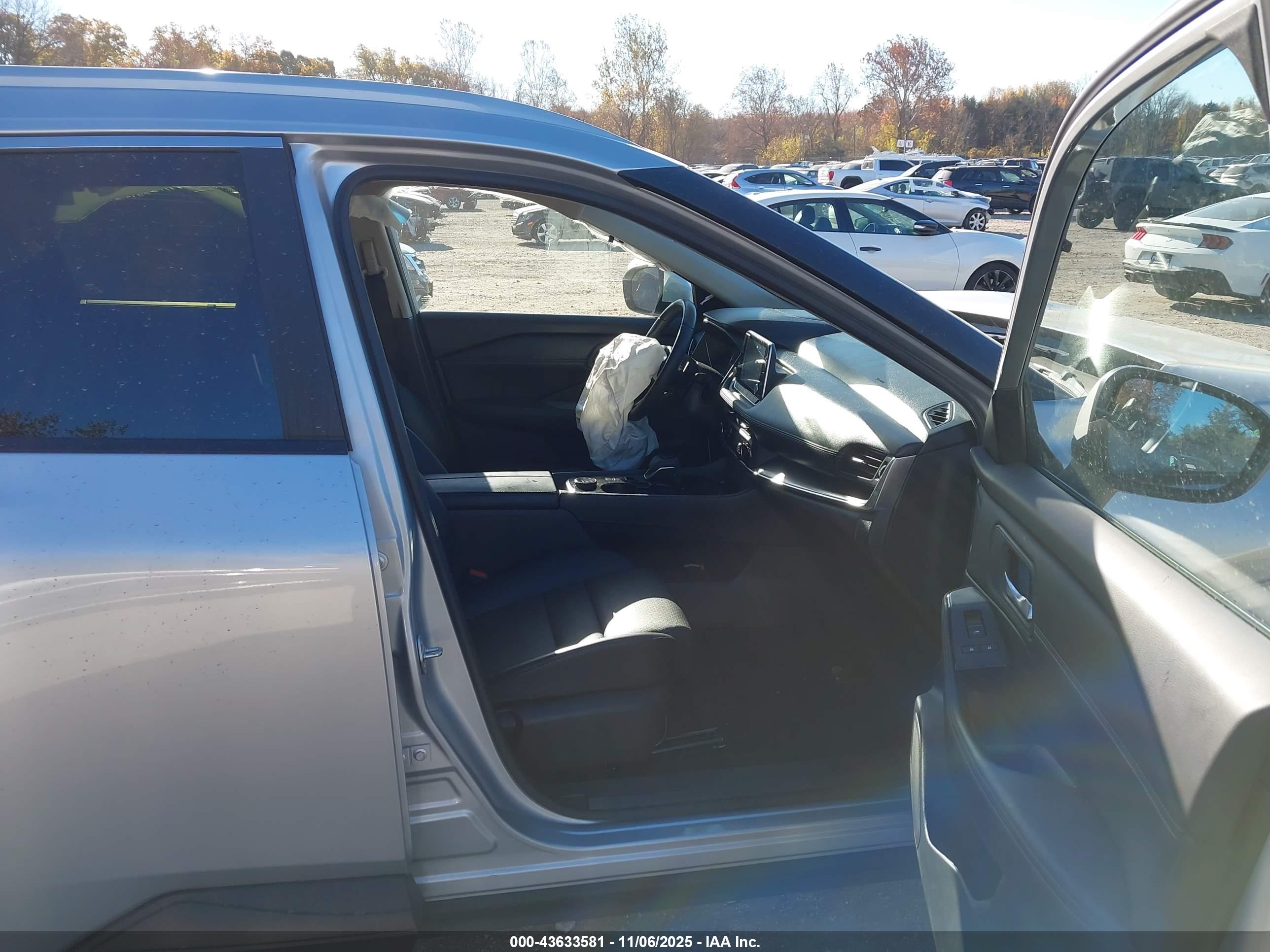 NISSAN ROGUE image 5