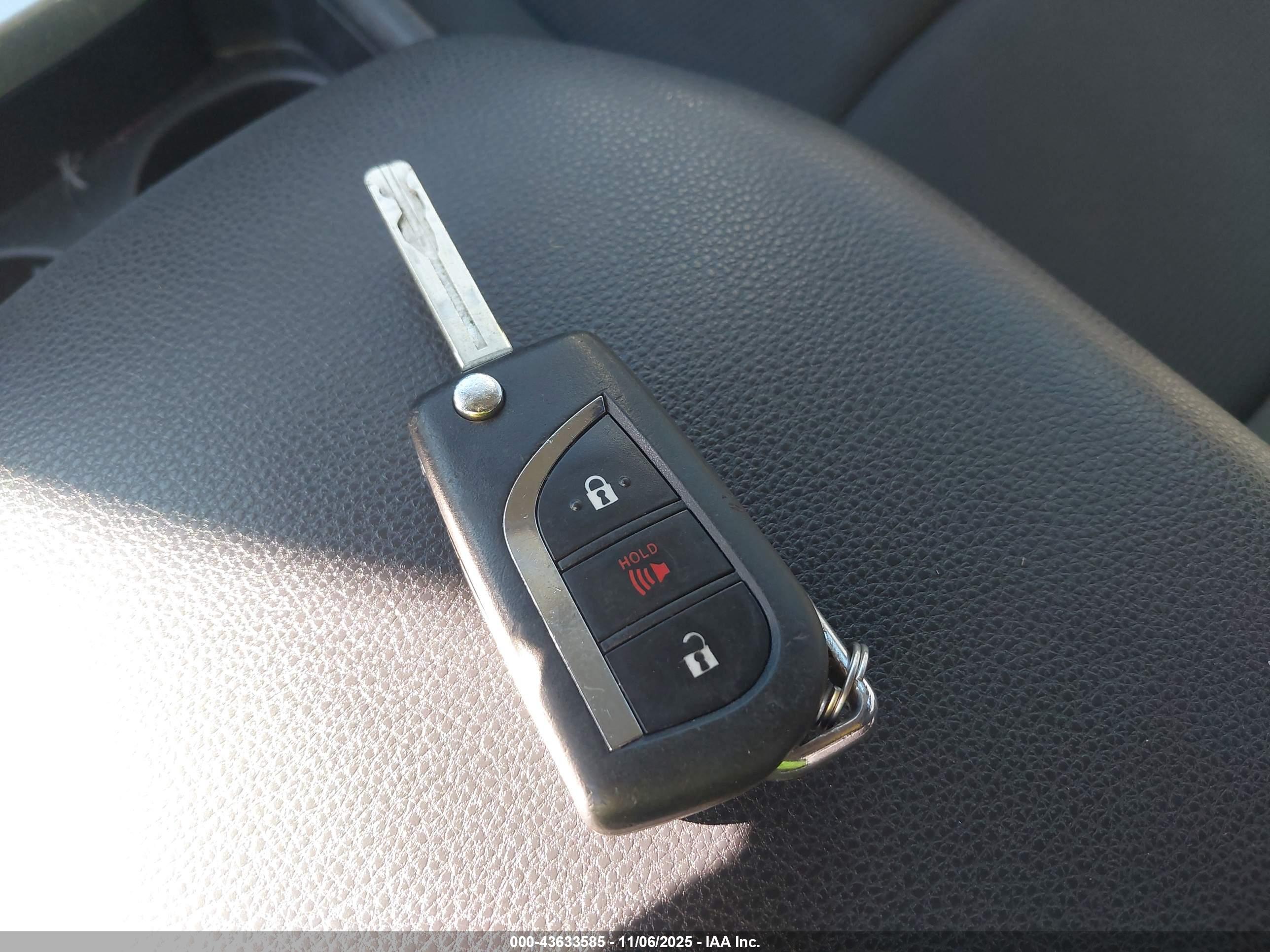 TOYOTA RAV4 image 11