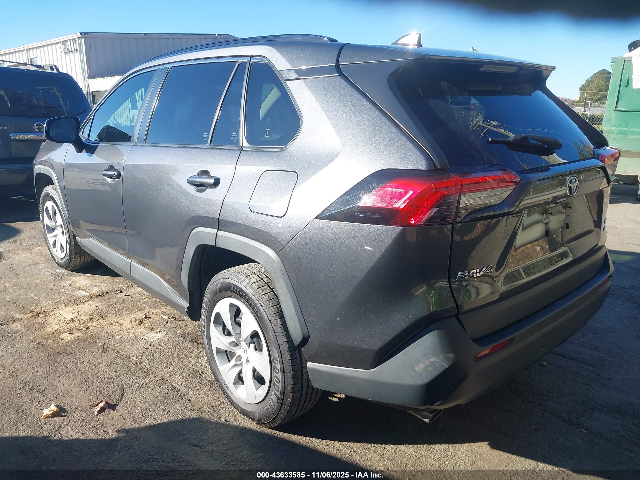 TOYOTA RAV4 image 3