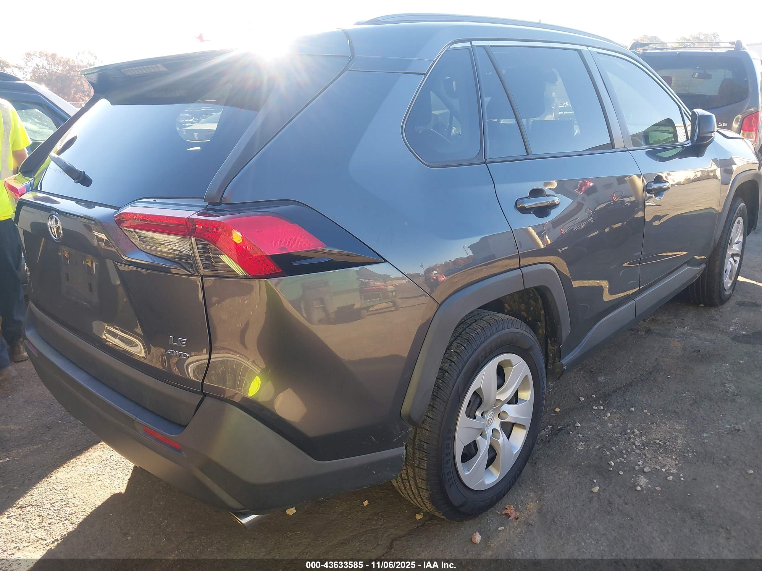 TOYOTA RAV4 image 4