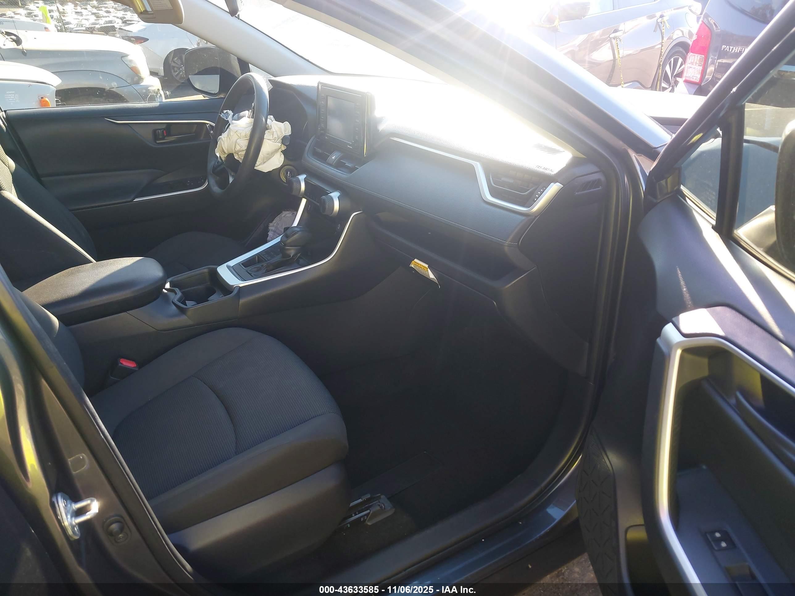 TOYOTA RAV4 image 5