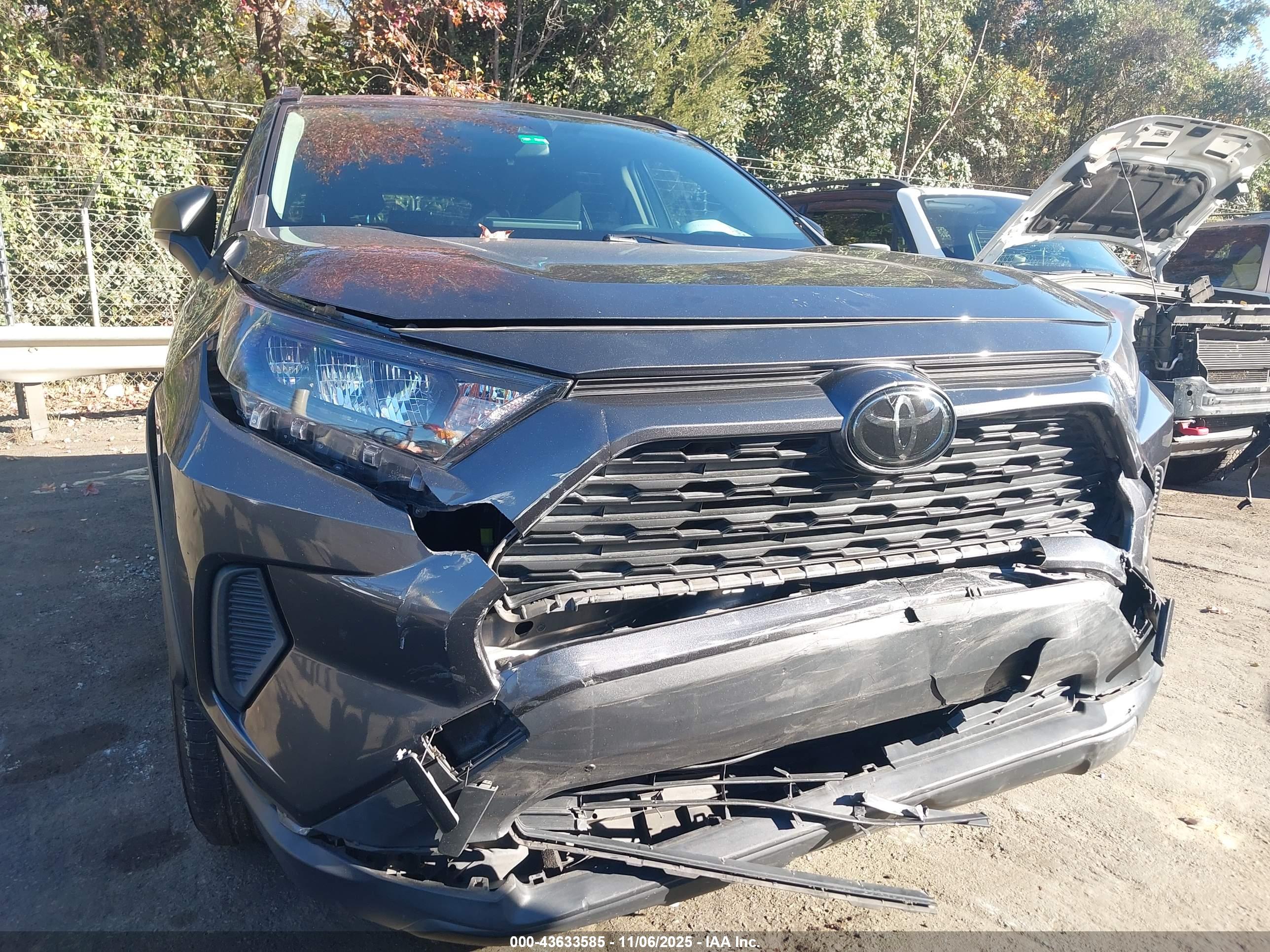 TOYOTA RAV4 image 6