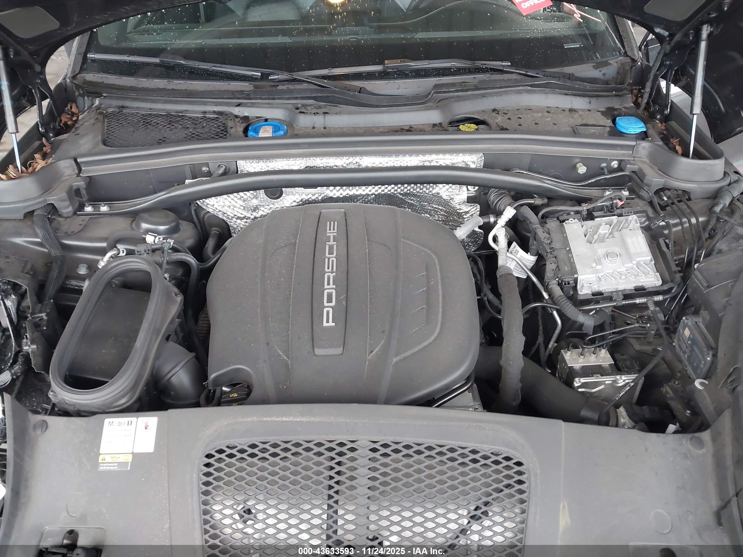 PORSCHE MACAN image 10