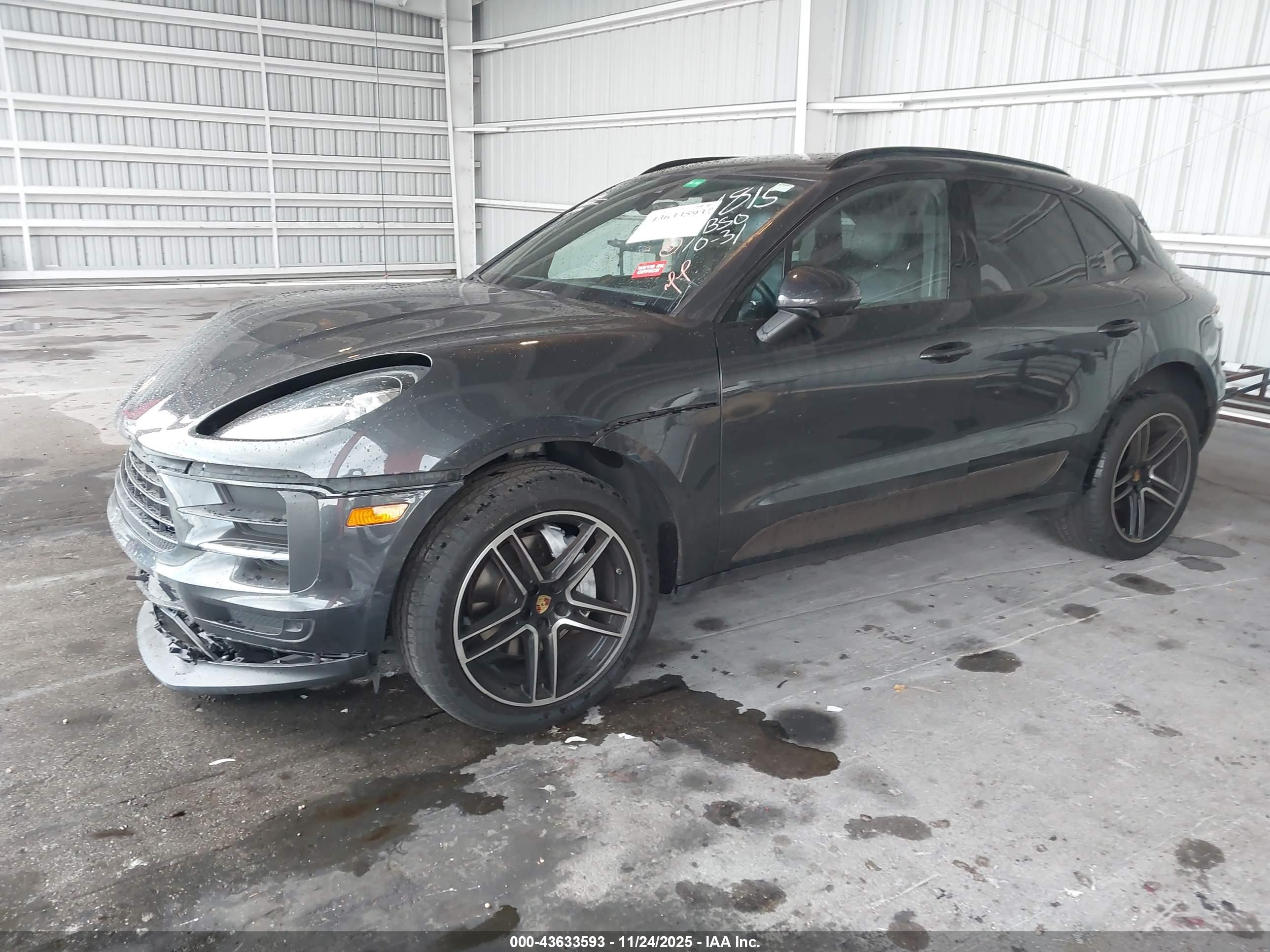 PORSCHE MACAN image 2