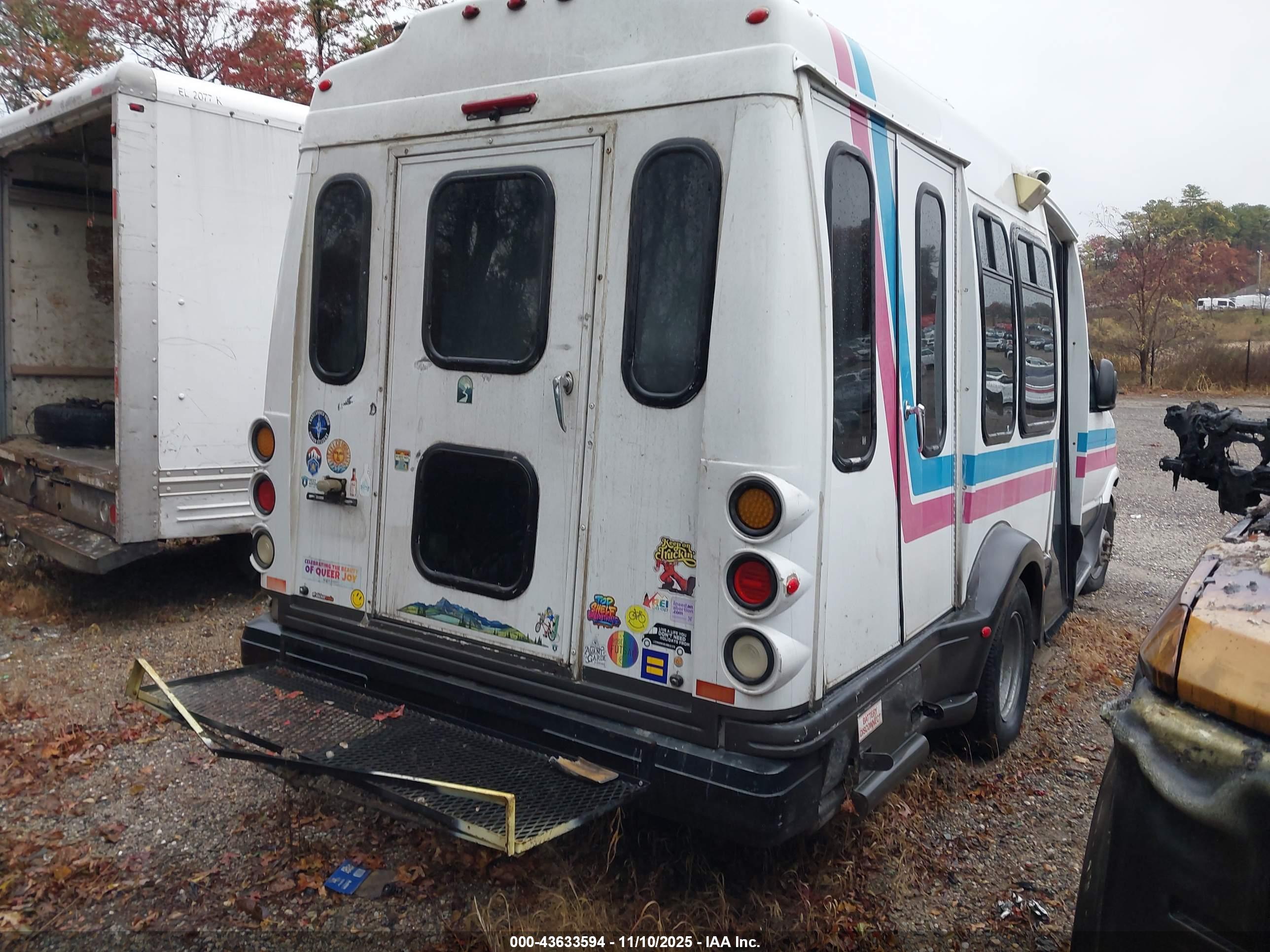 FORD E-350 image 4