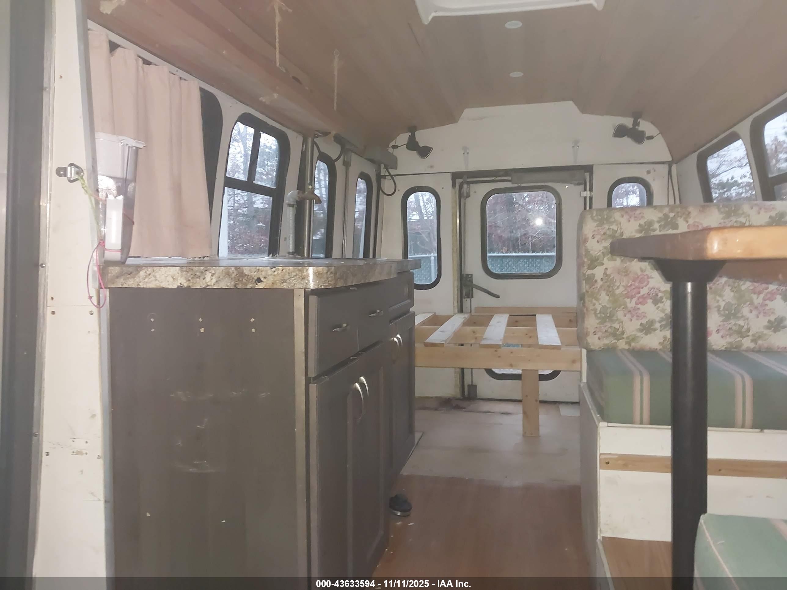 FORD E-350 image 7