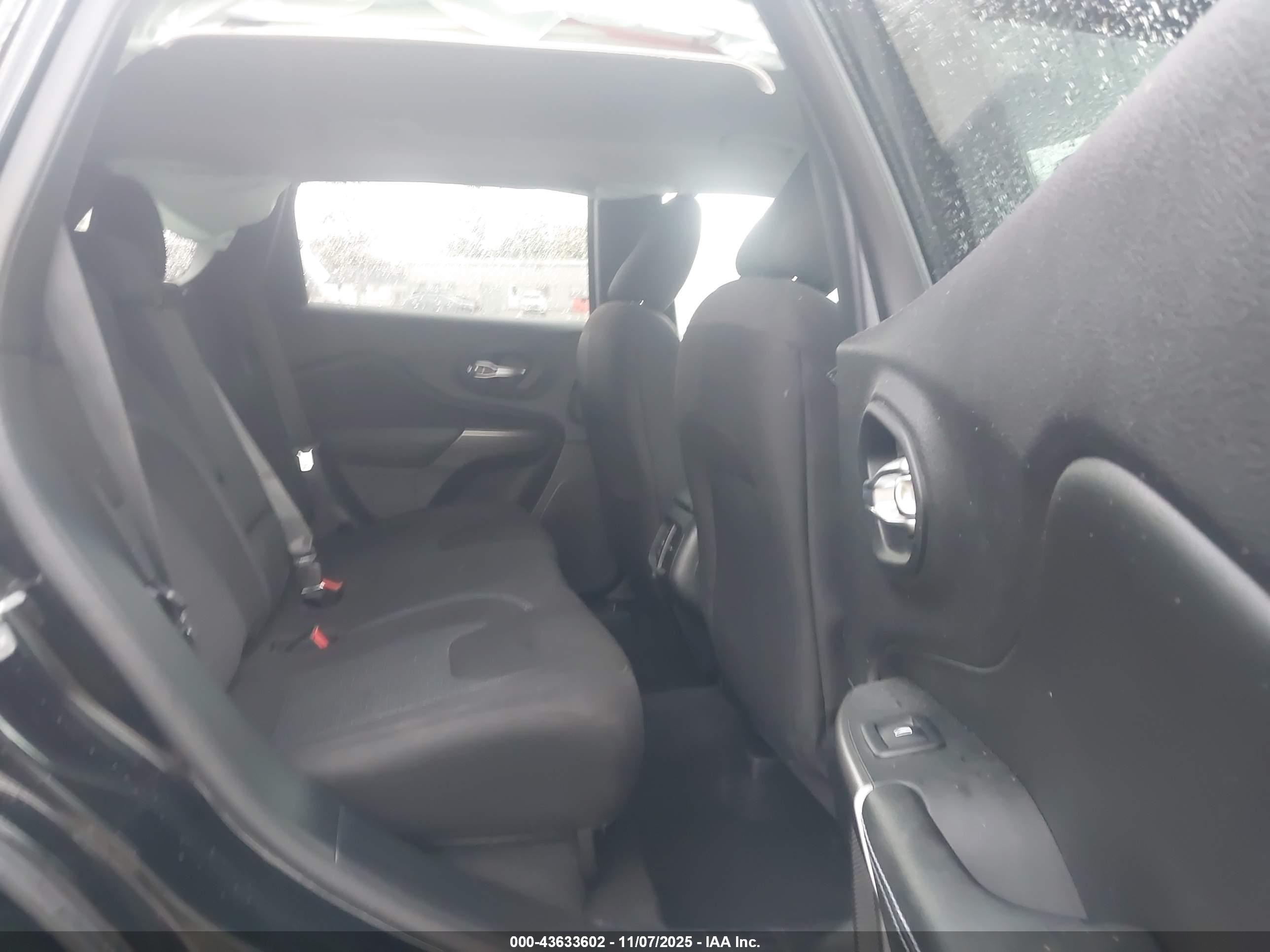 JEEP CHEROKEE image 8
