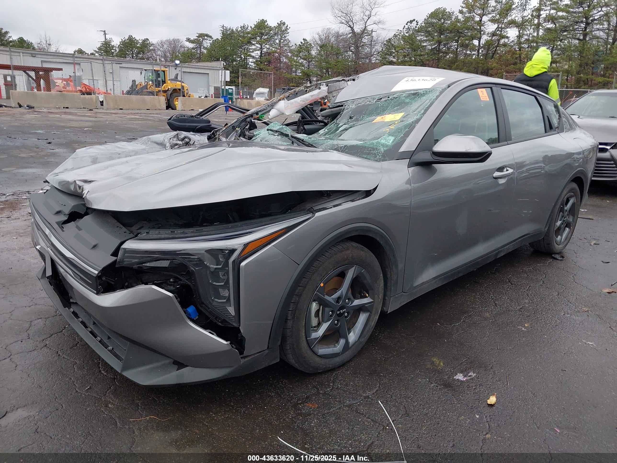 KIA K4 image 2