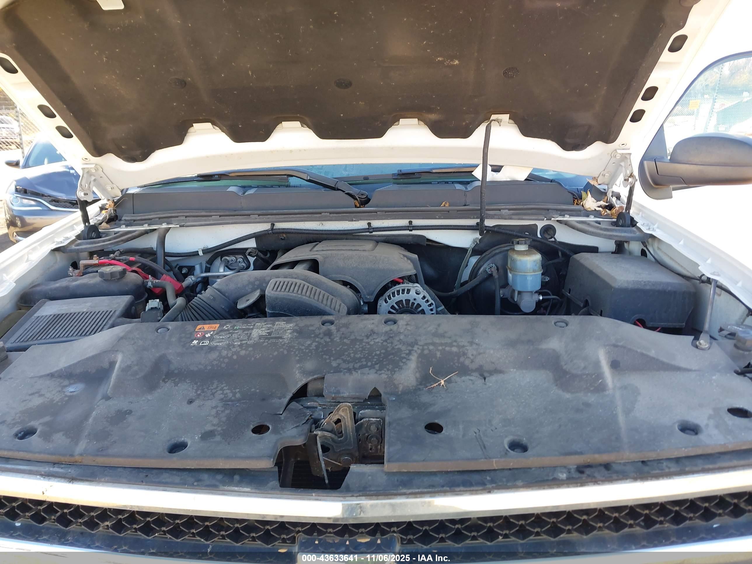 CHEVROLET SILVERADO image 10