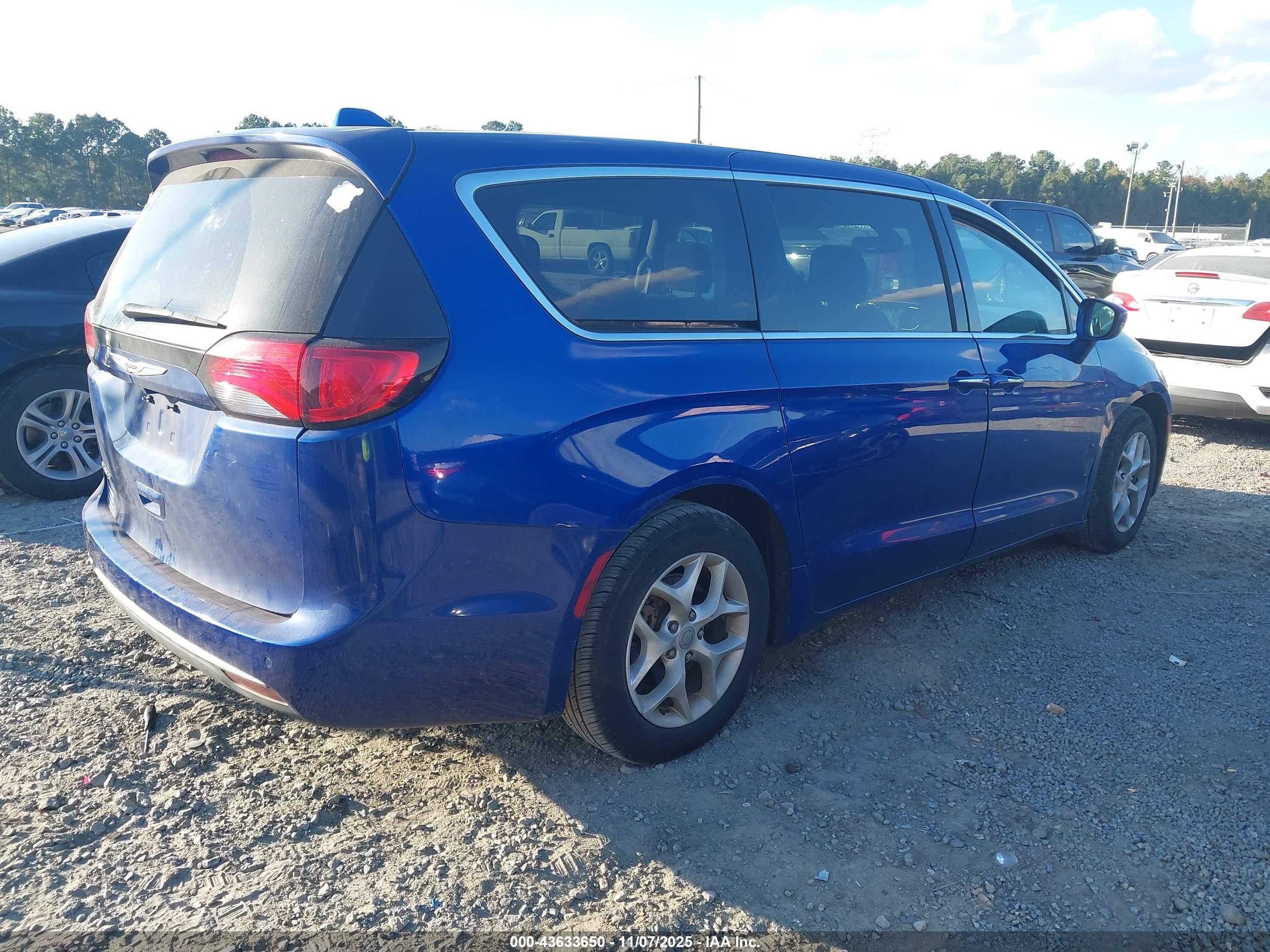 CHRYSLER PACIFICA image 4