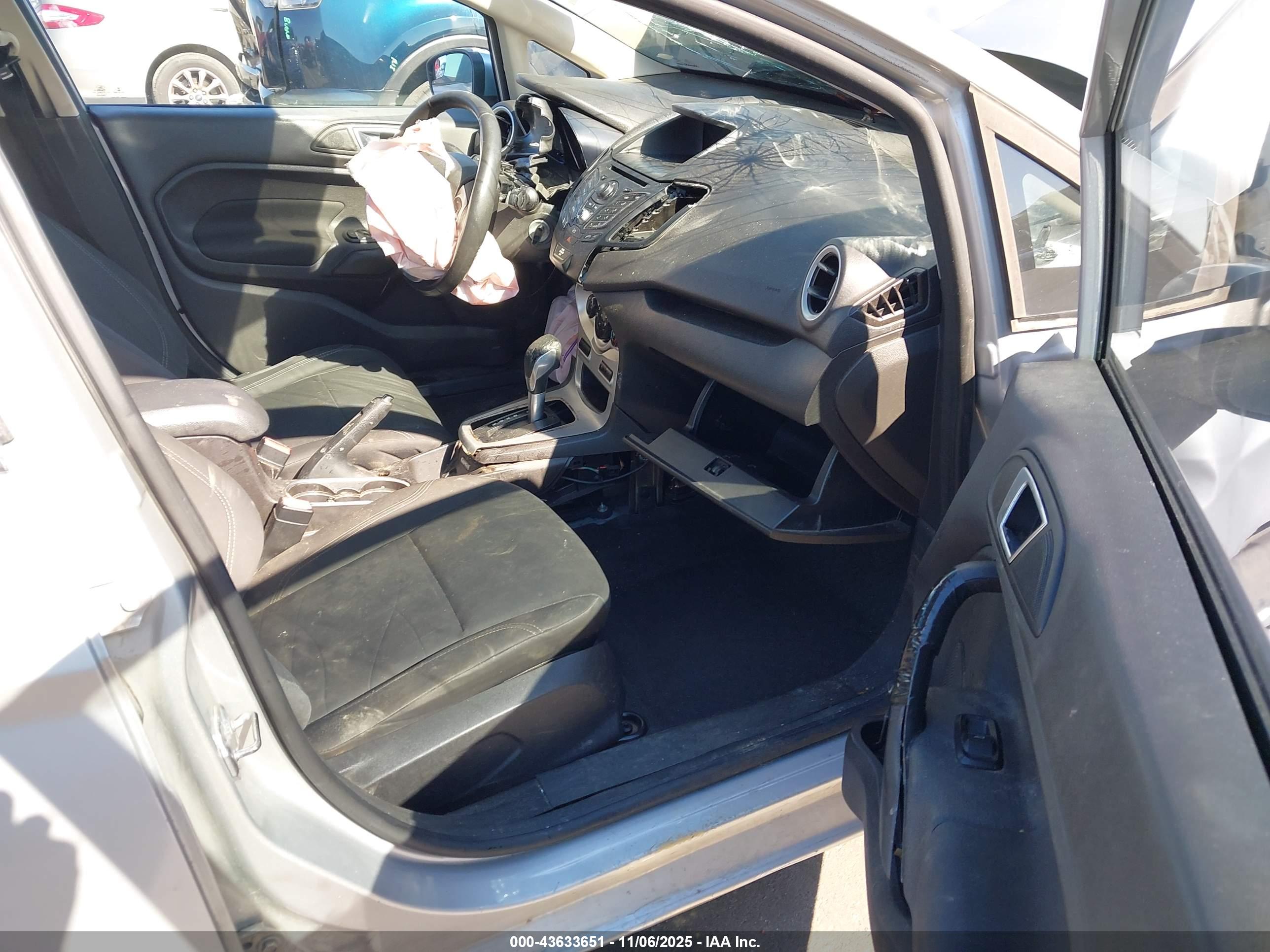 FORD FIESTA image 5