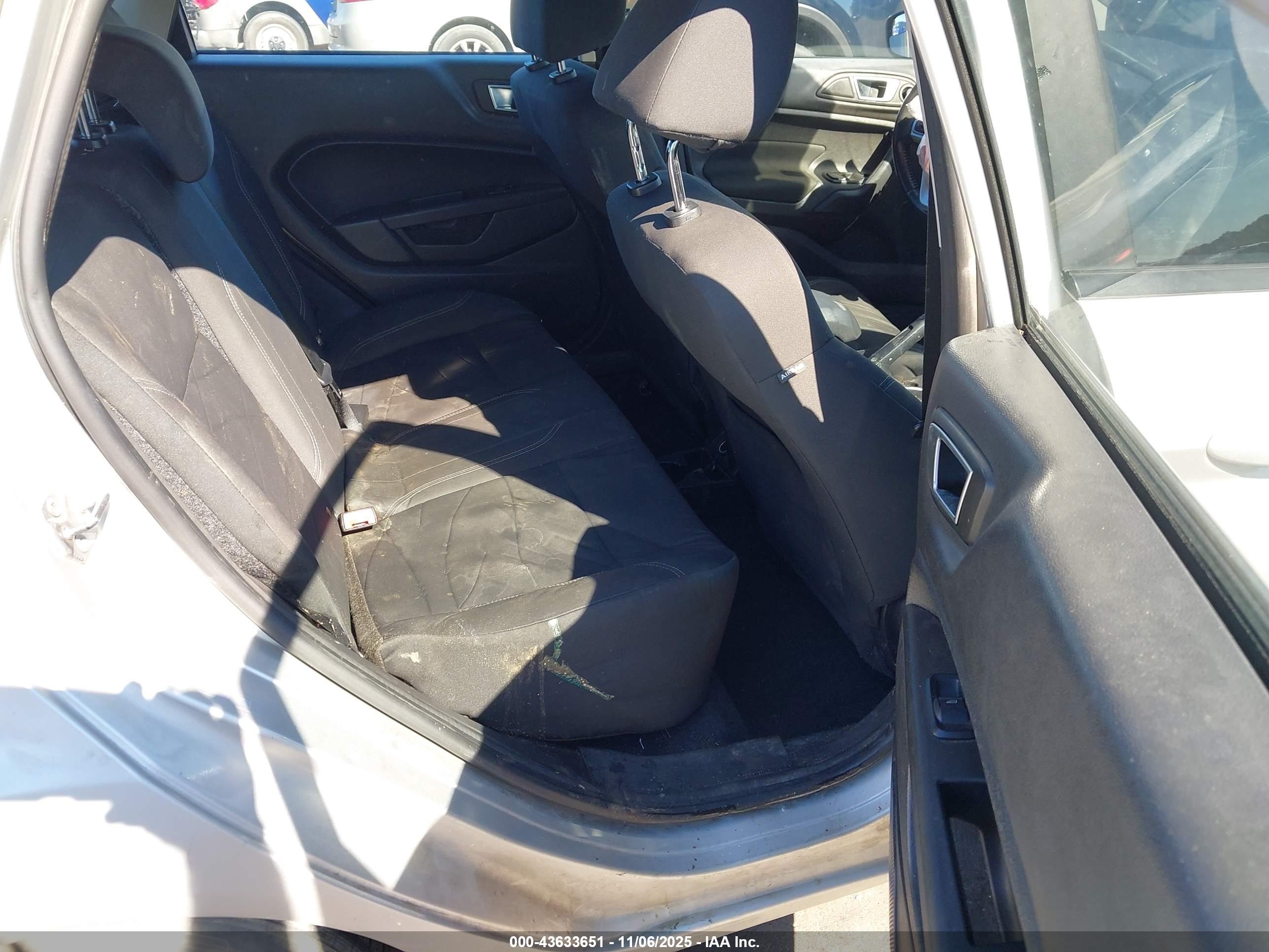 FORD FIESTA image 8