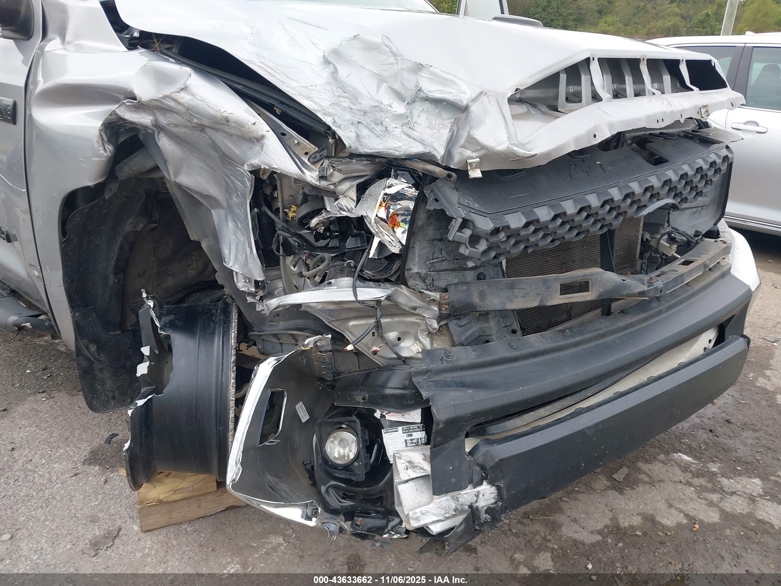 TOYOTA TUNDRA image 6