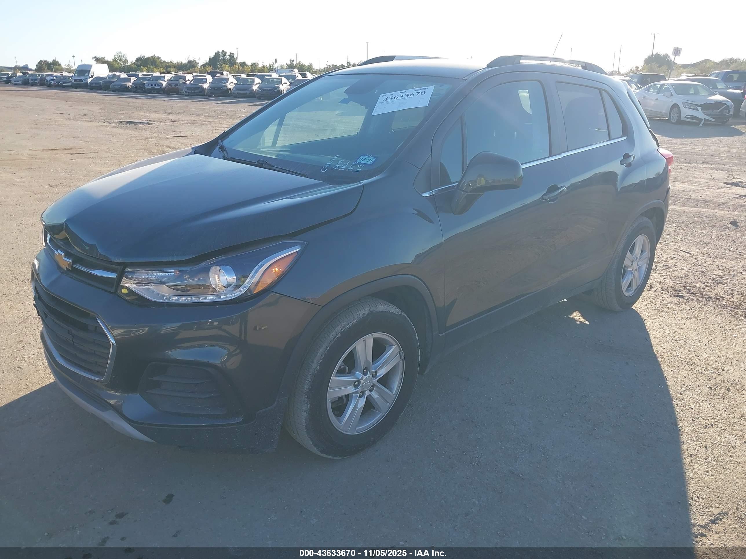 CHEVROLET TRAX image 2